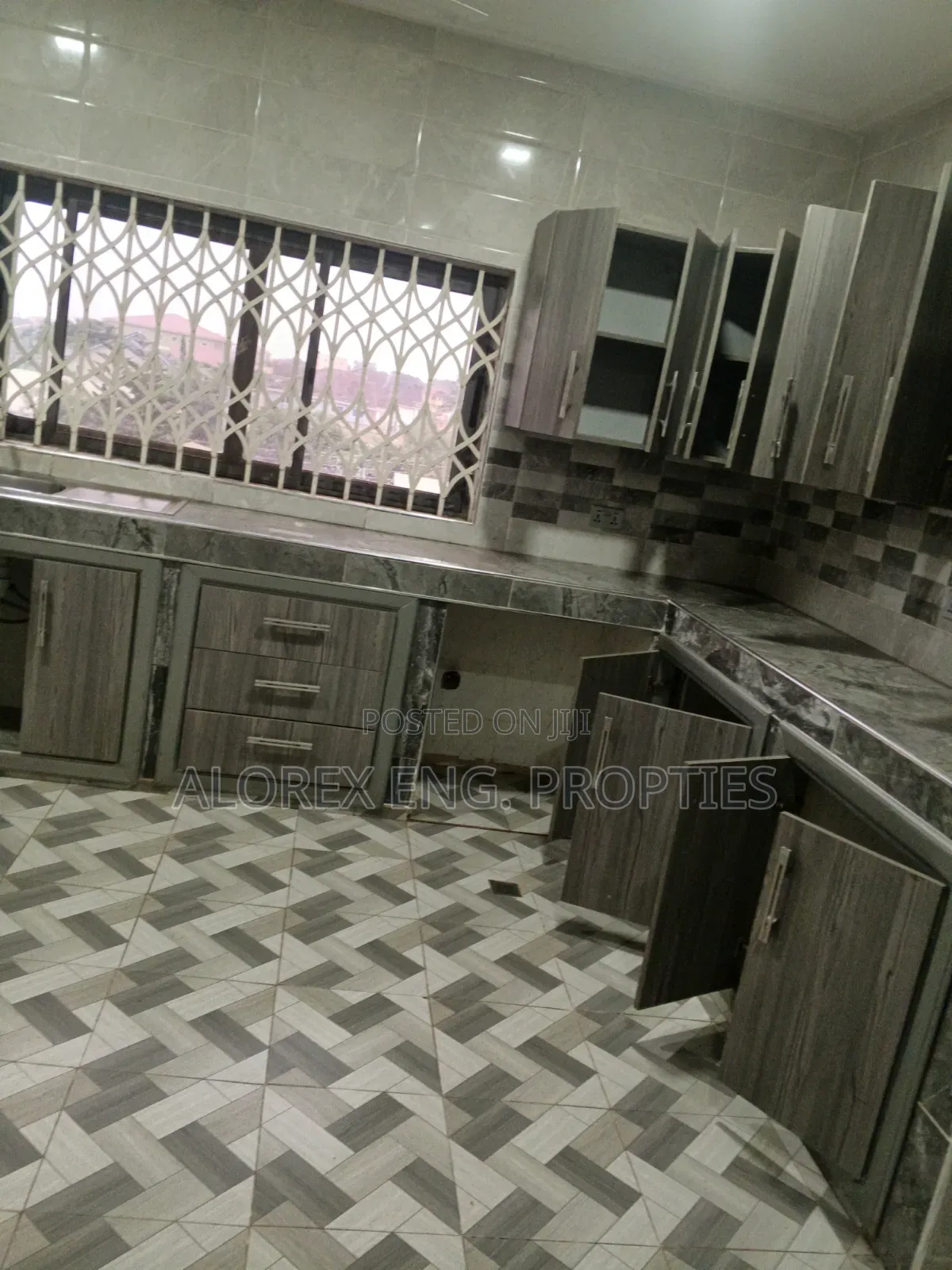 3bdrm Apartment in Executive Adenta, Frafraha for rent