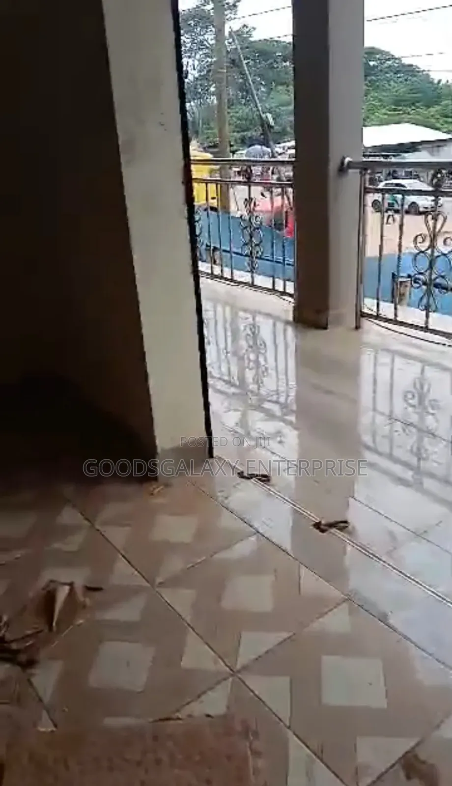 Space for Rent at Abuakwa Close to the Roadside