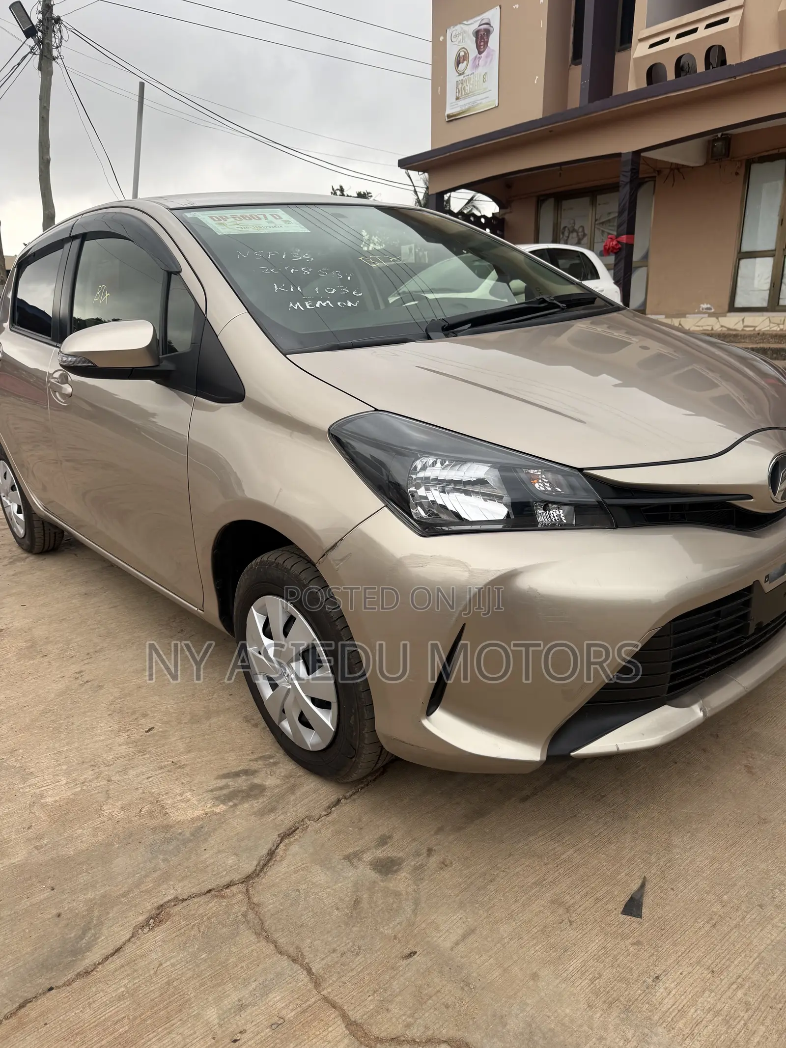 Toyota Vitz 1.3 FWD 5dr 2015 Beige