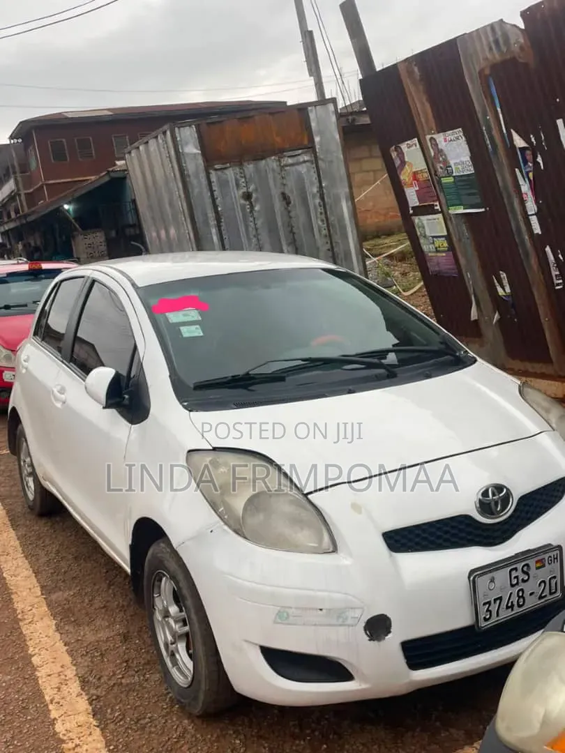 Toyota Vitz 2012 White