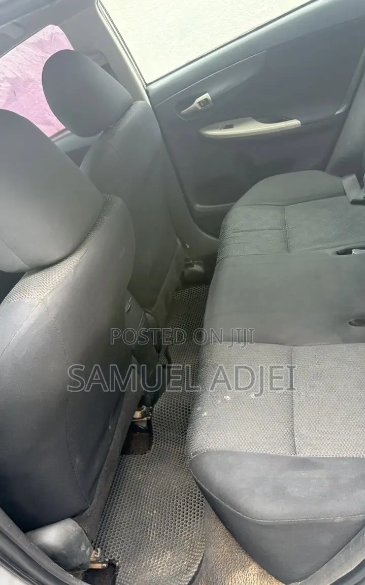 Toyota Corolla 2010 Silver