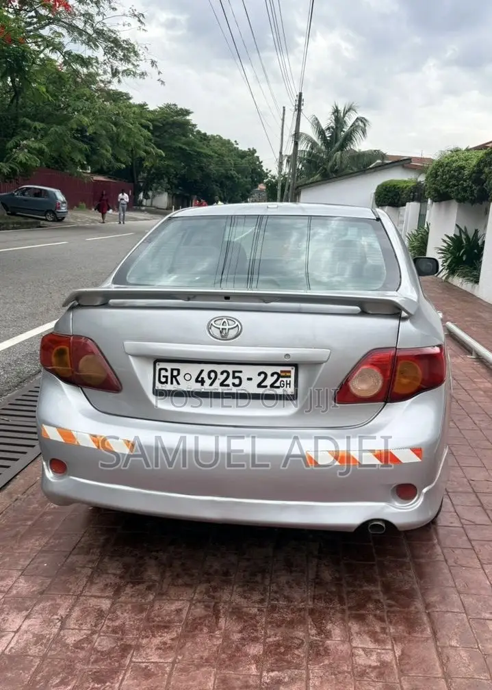Toyota Corolla 2010 Silver