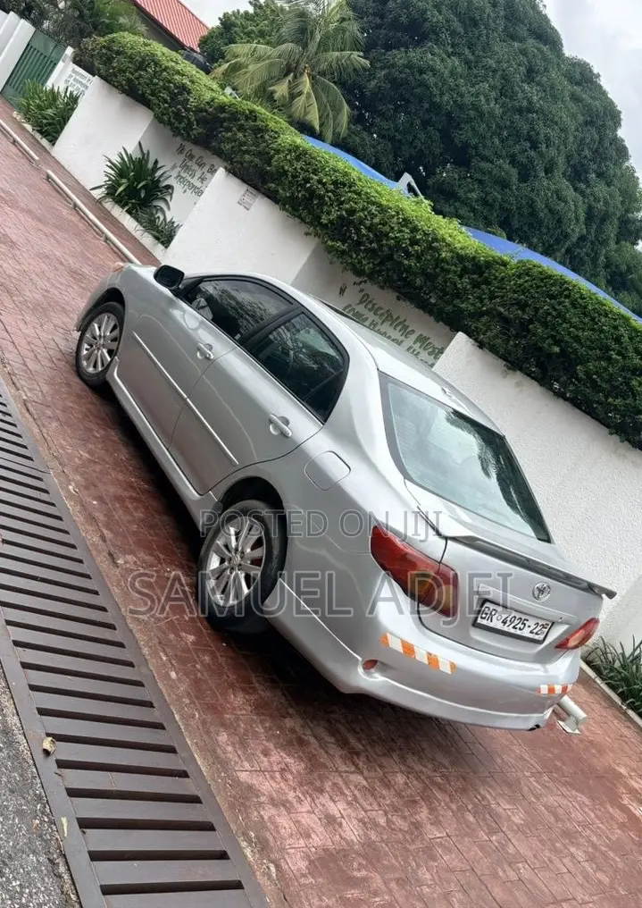 Toyota Corolla 2010 Silver