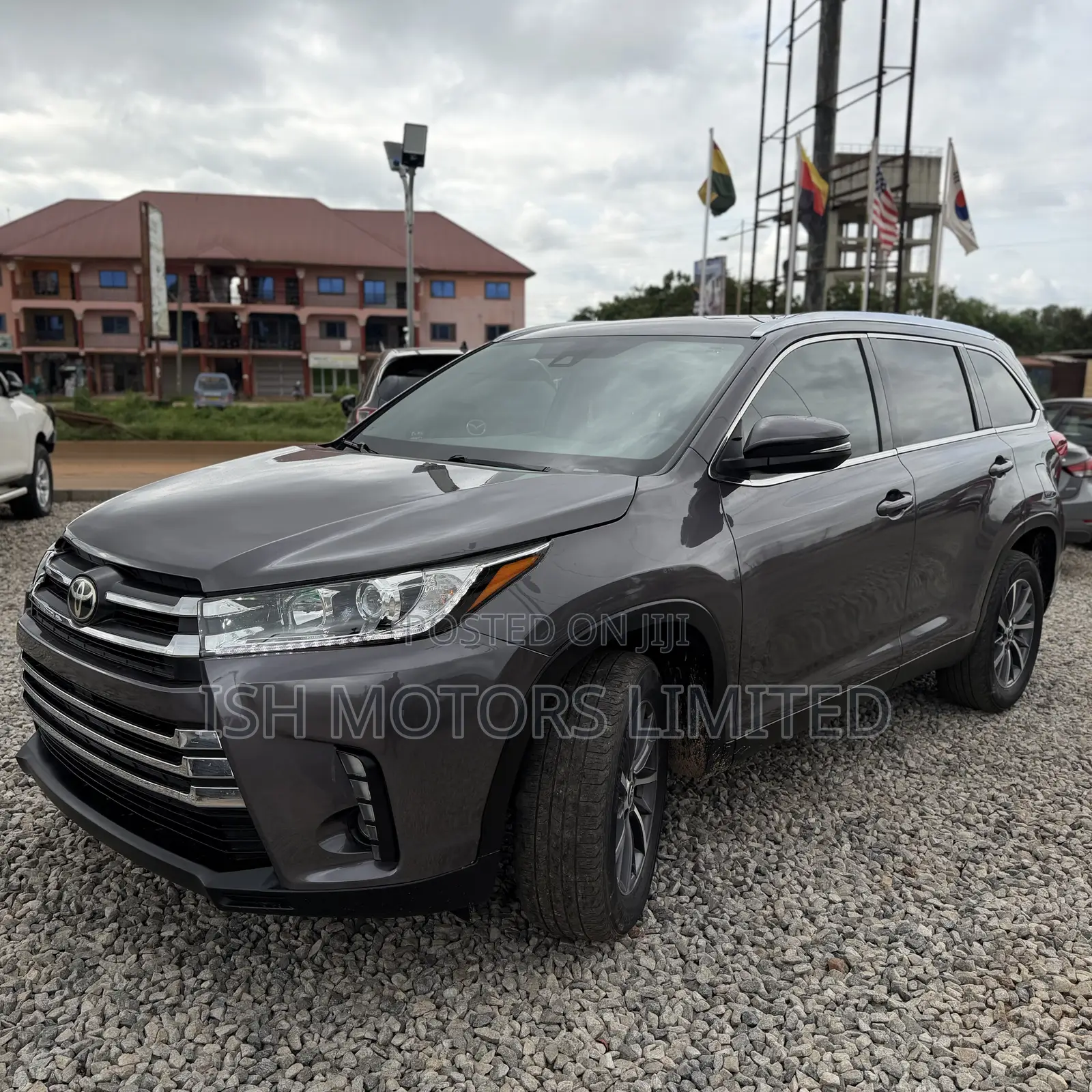 Toyota Highlander XLE 2019 Brown