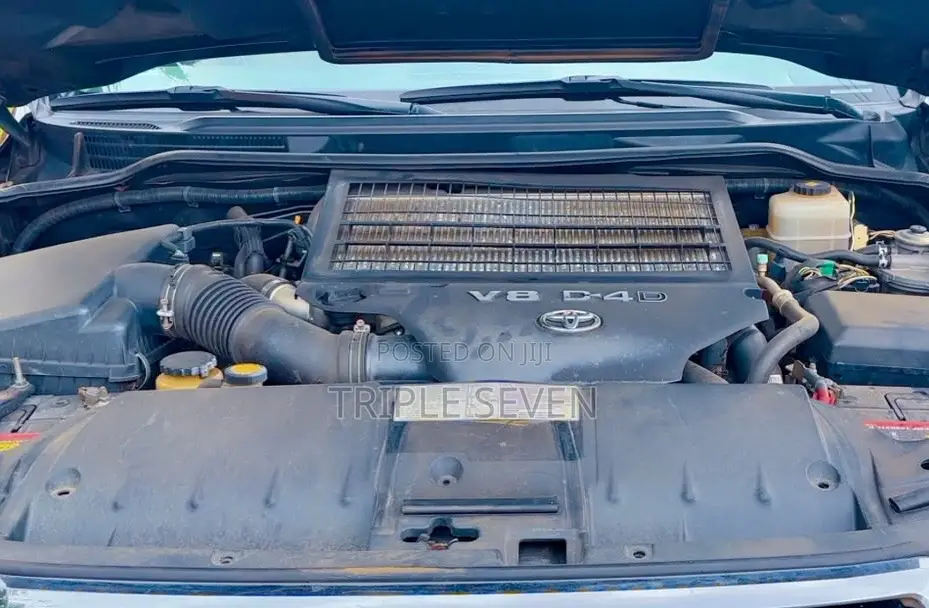 Toyota Land Cruiser 4.6 V8 GX-R 2014 Black