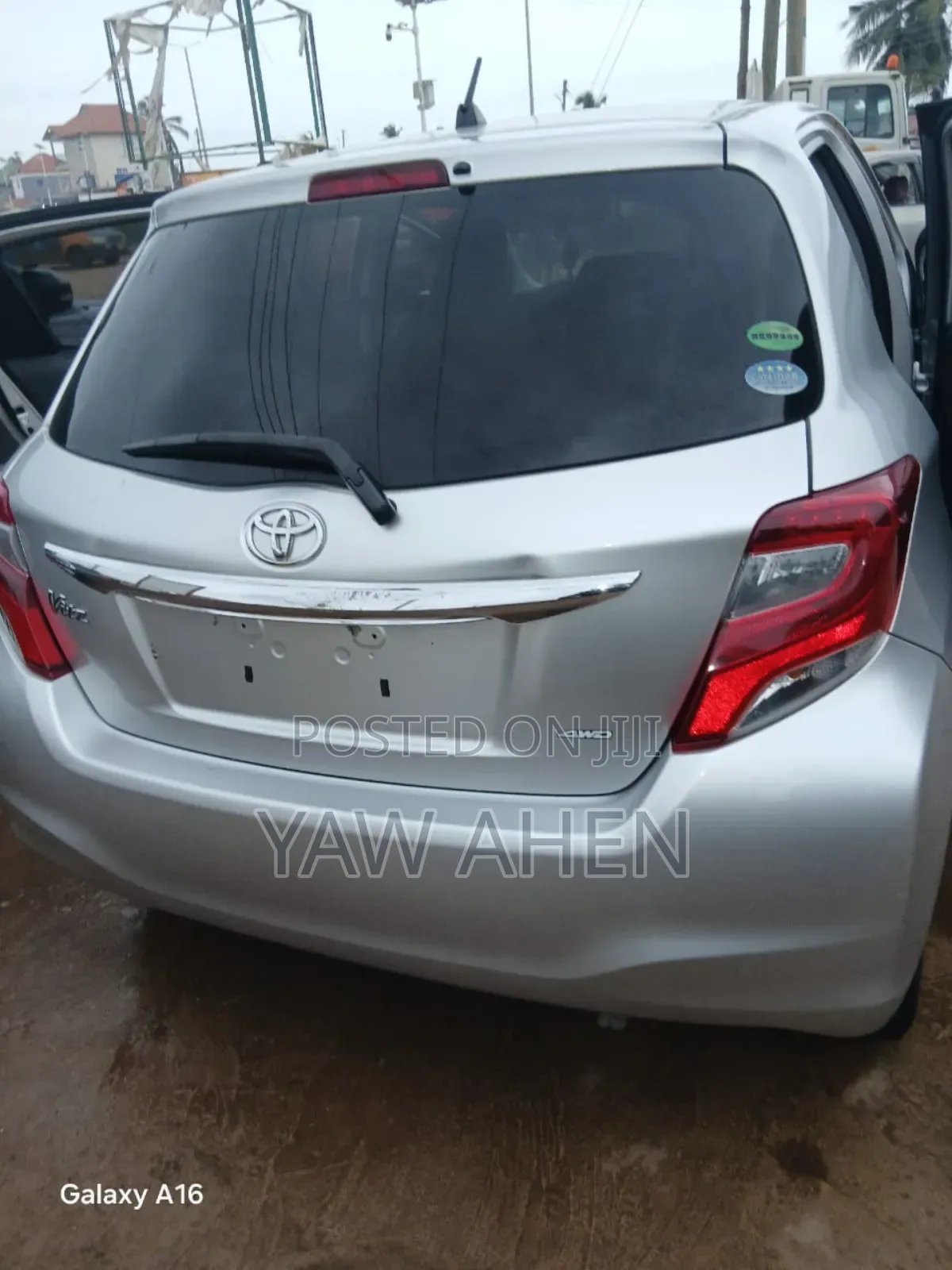 Toyota Vitz 1.0 FWD 5dr 2015 Silver