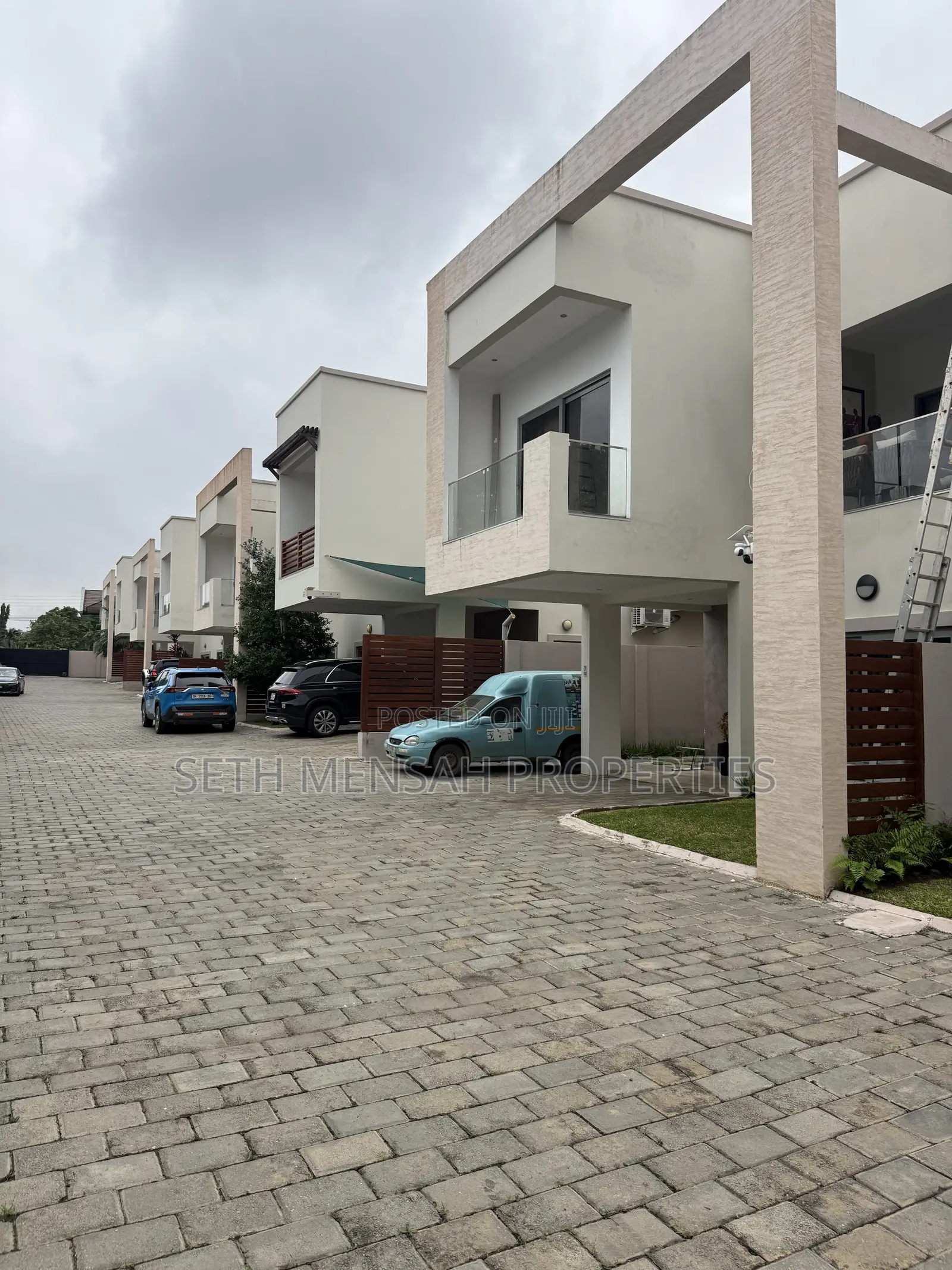 3bdrm House in 3 Bedroom Townhouse, US Embassy Area for rent