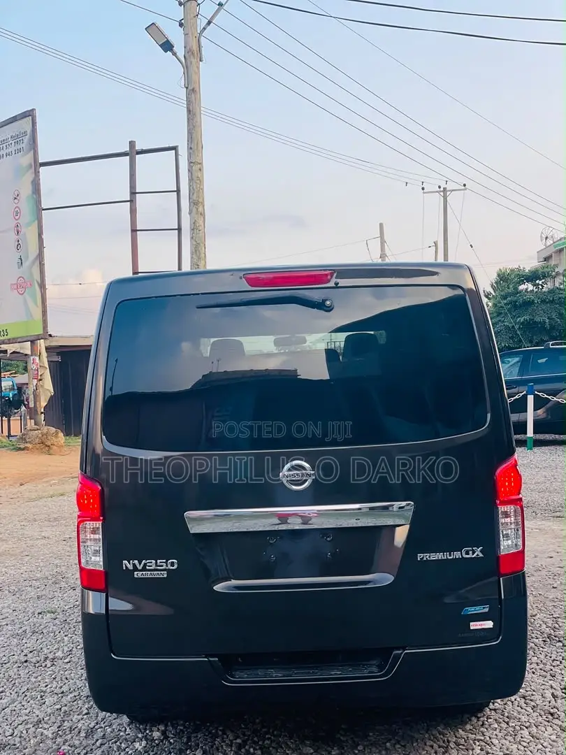 Nissan Caravan 2016 Black