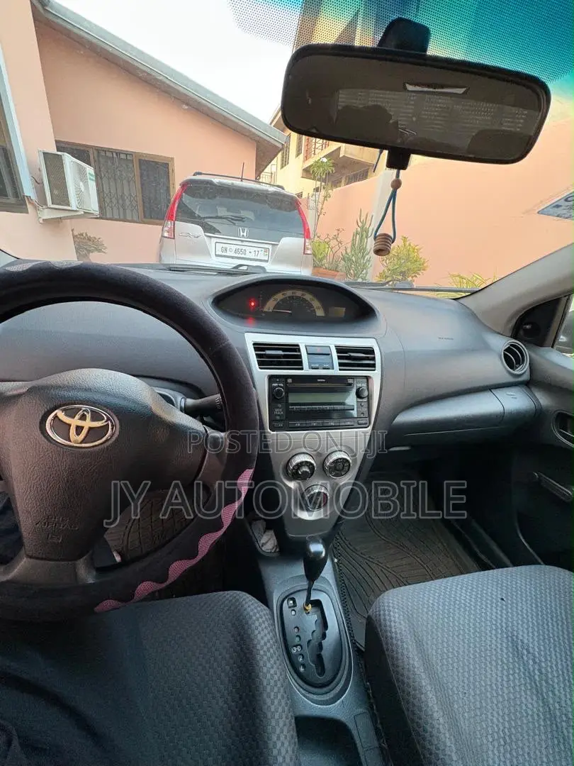 Toyota Yaris 2010 Silver