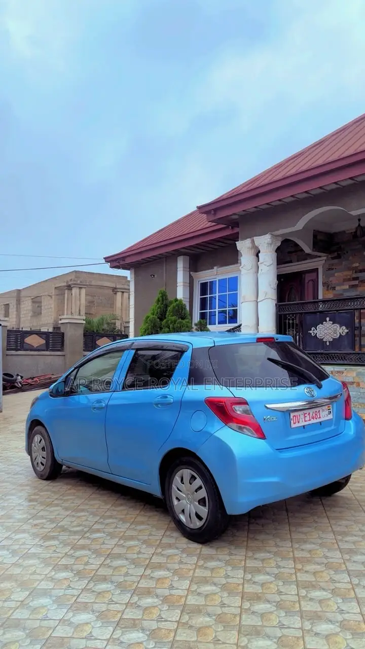 Toyota Vitz 1.3 AWD 5dr 2015 Blue