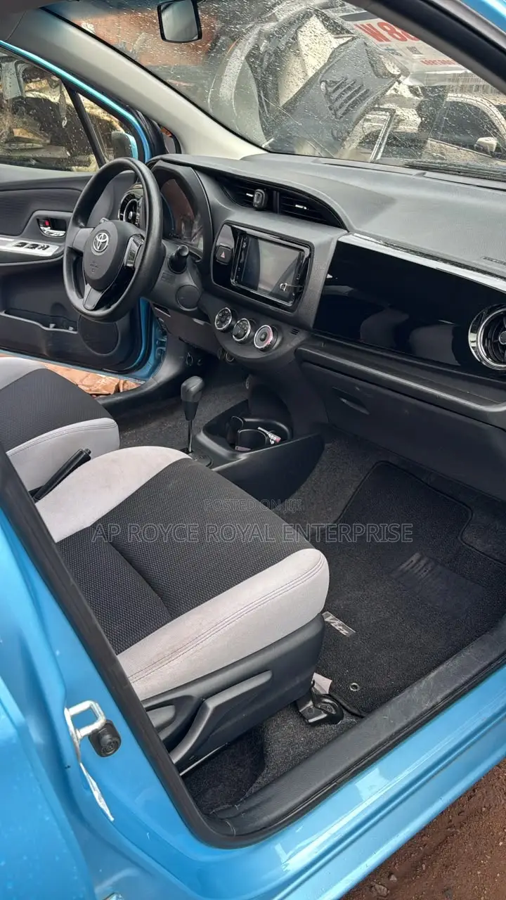 Toyota Vitz 1.3 AWD 5dr 2015 Blue
