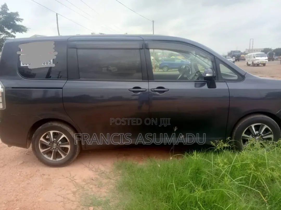 Toyota Voxy 2012 Black