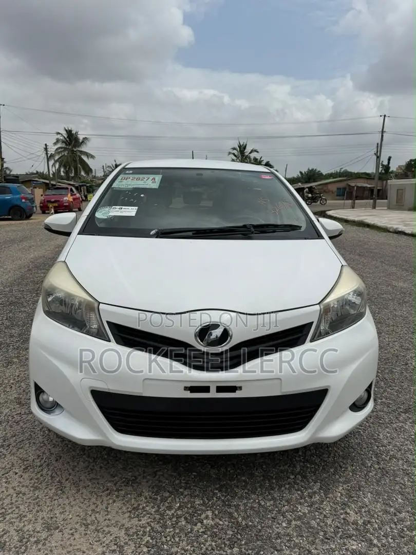 Toyota Vitz 1.3 FWD 3dr 2013 White