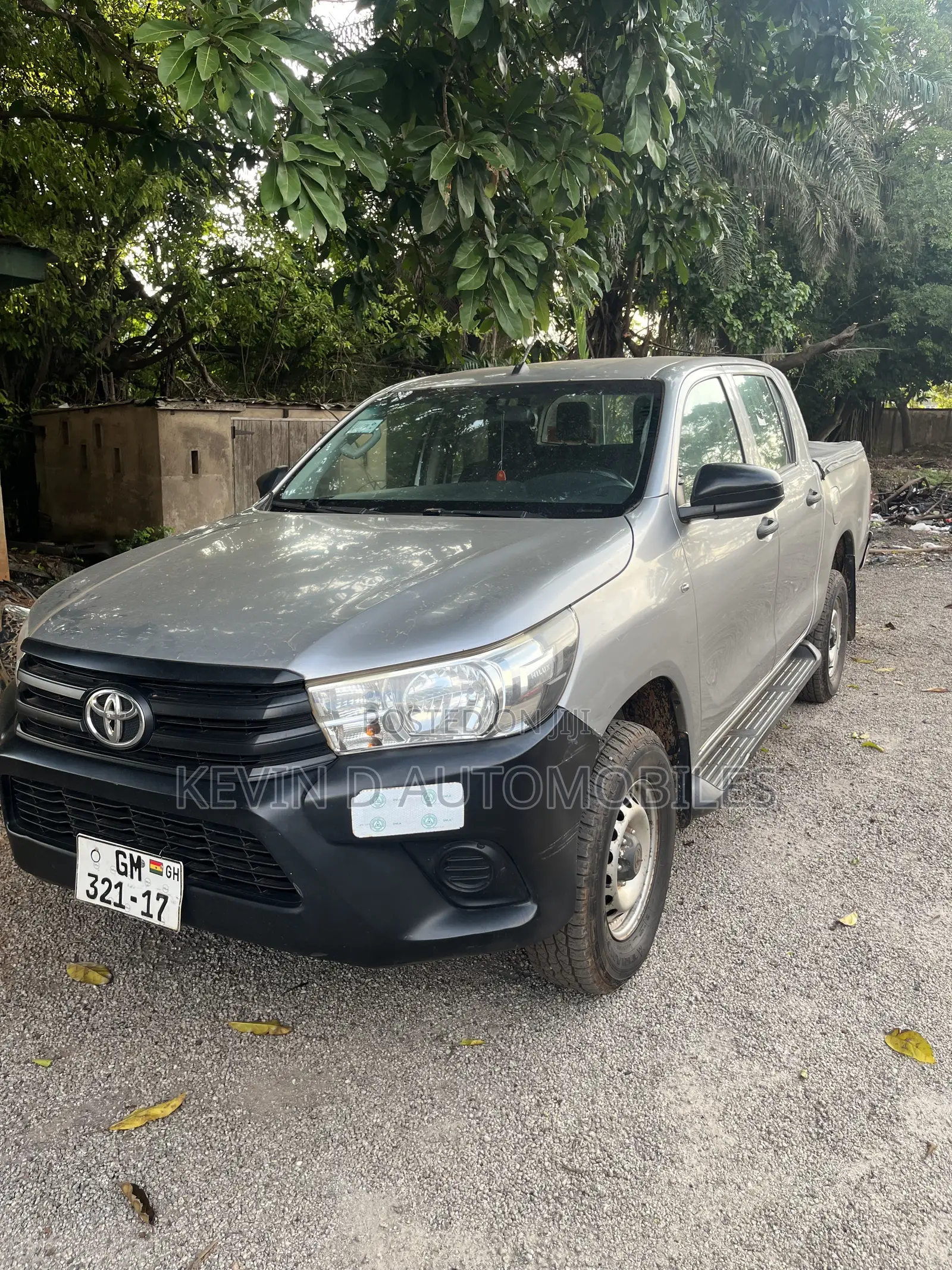 Toyota Hilux Revo Double Cab Petrol 2.7 AWD 2017 Gray