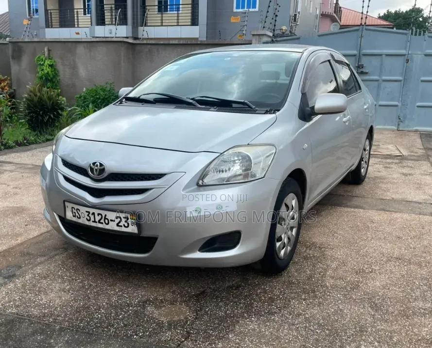 Toyota Belta 2010 Silver