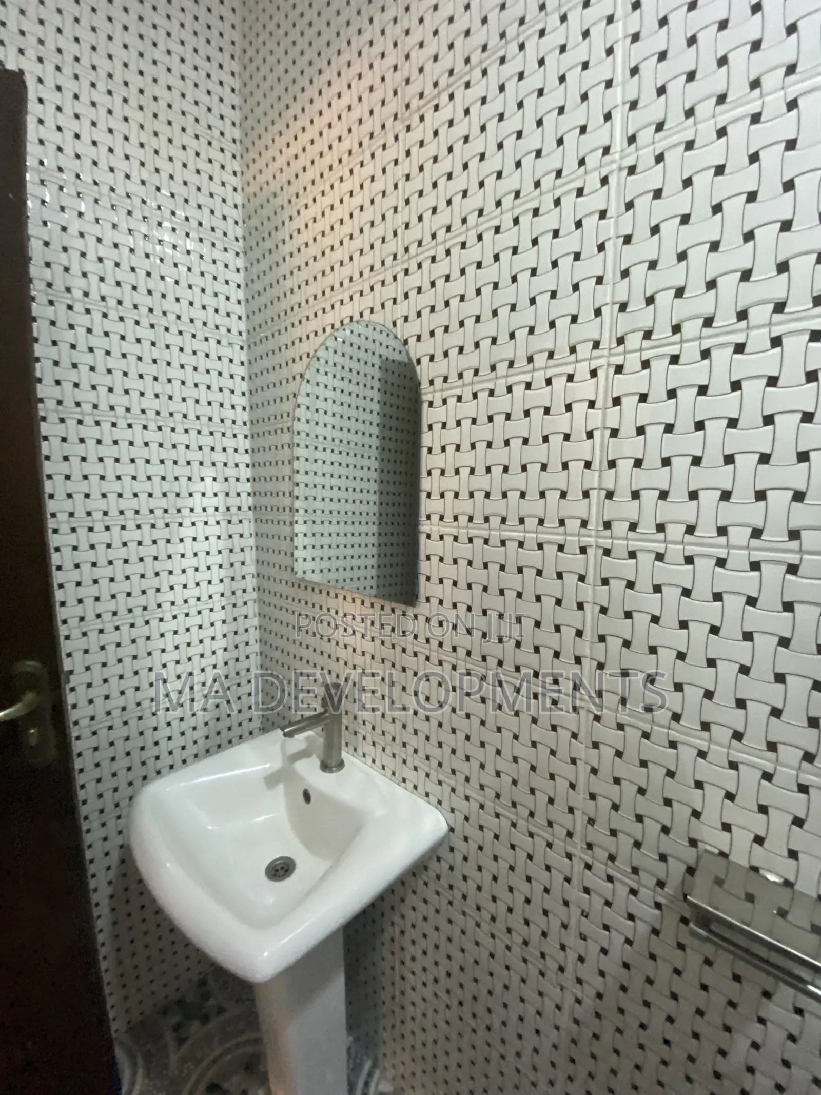 2bdrm Apartment in Madev Realty, Ofankor for rent