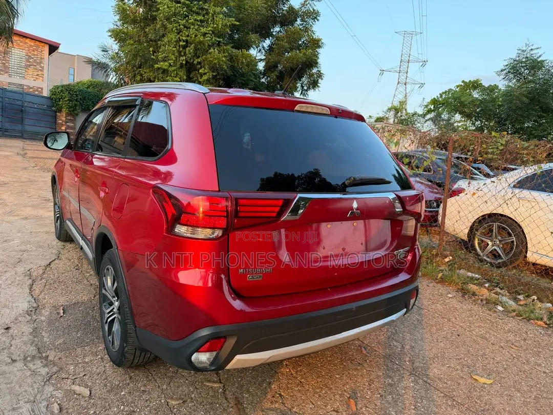 Mitsubishi Outlander SE FWD 2017 Red