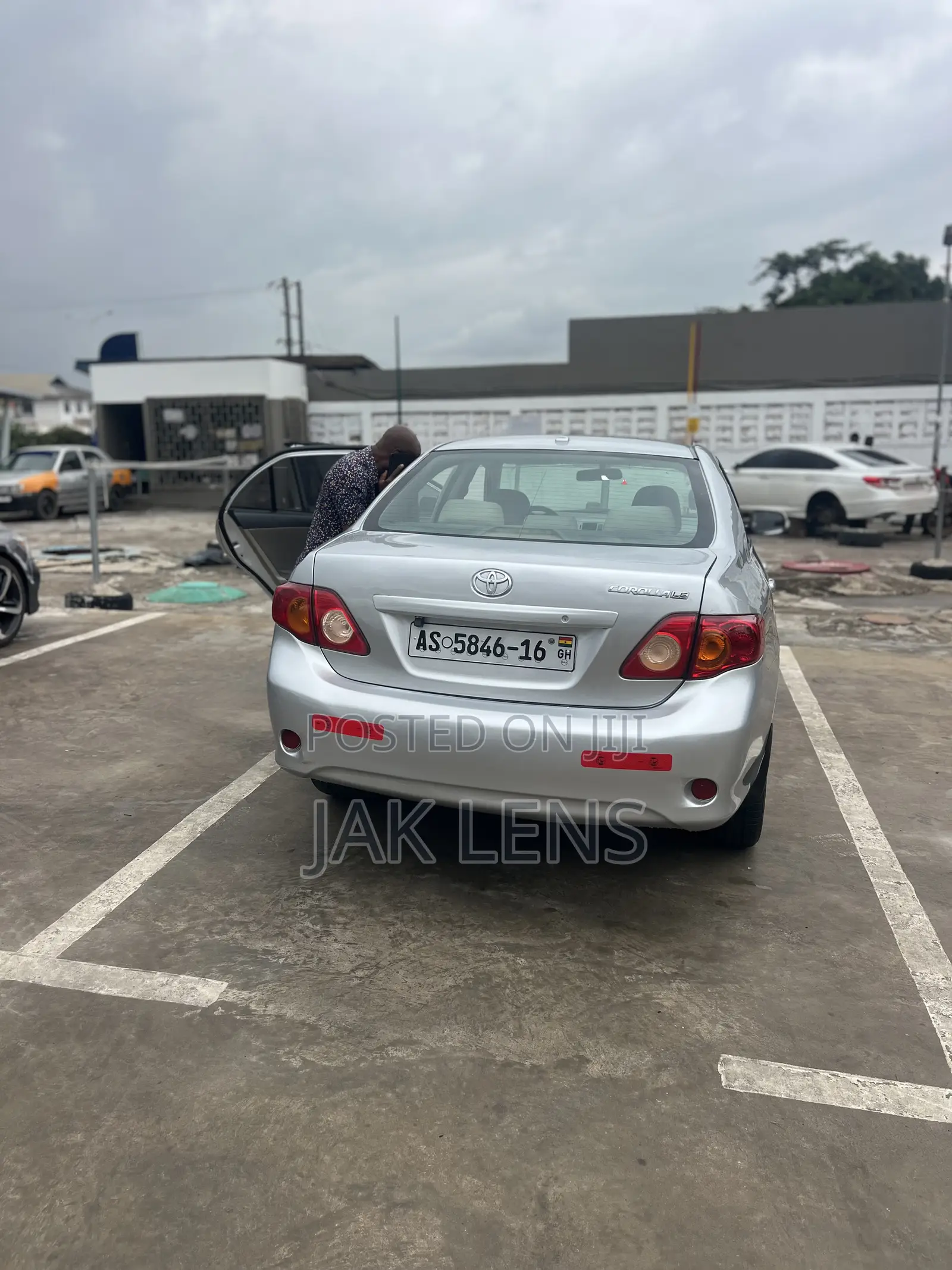 Toyota Corolla LE 4dr Sedan (1.8L 4cyl 4A) 2011 Gray
