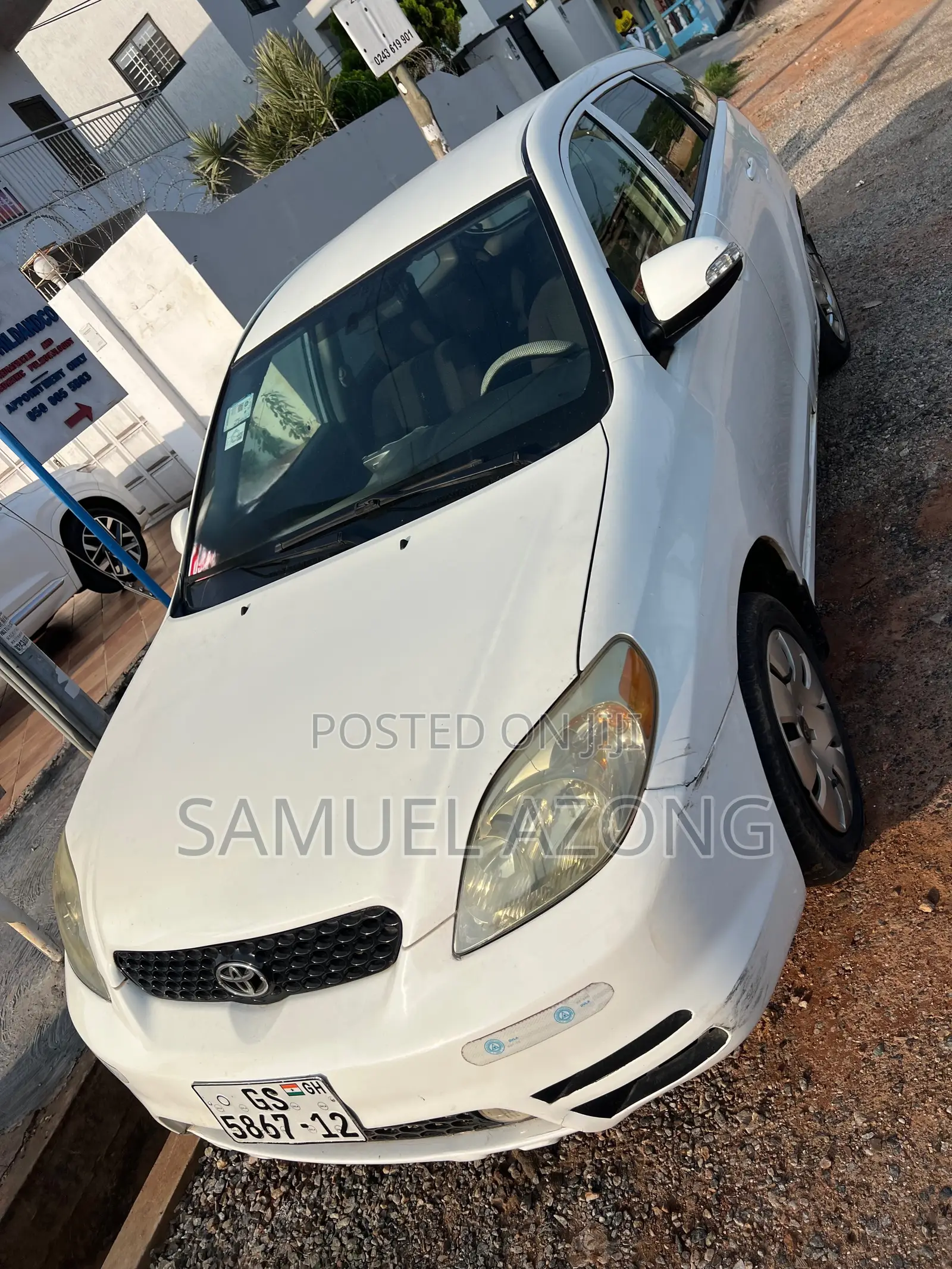Toyota Matrix Hatchback FWD (1.8L 4cyl 5M) 2006 White