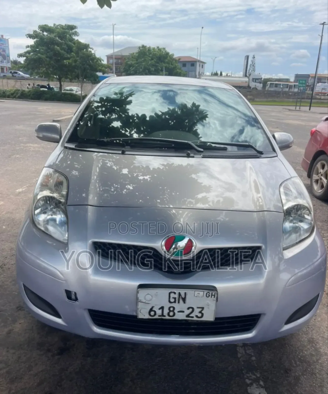 Toyota Vitz 2010 Silver