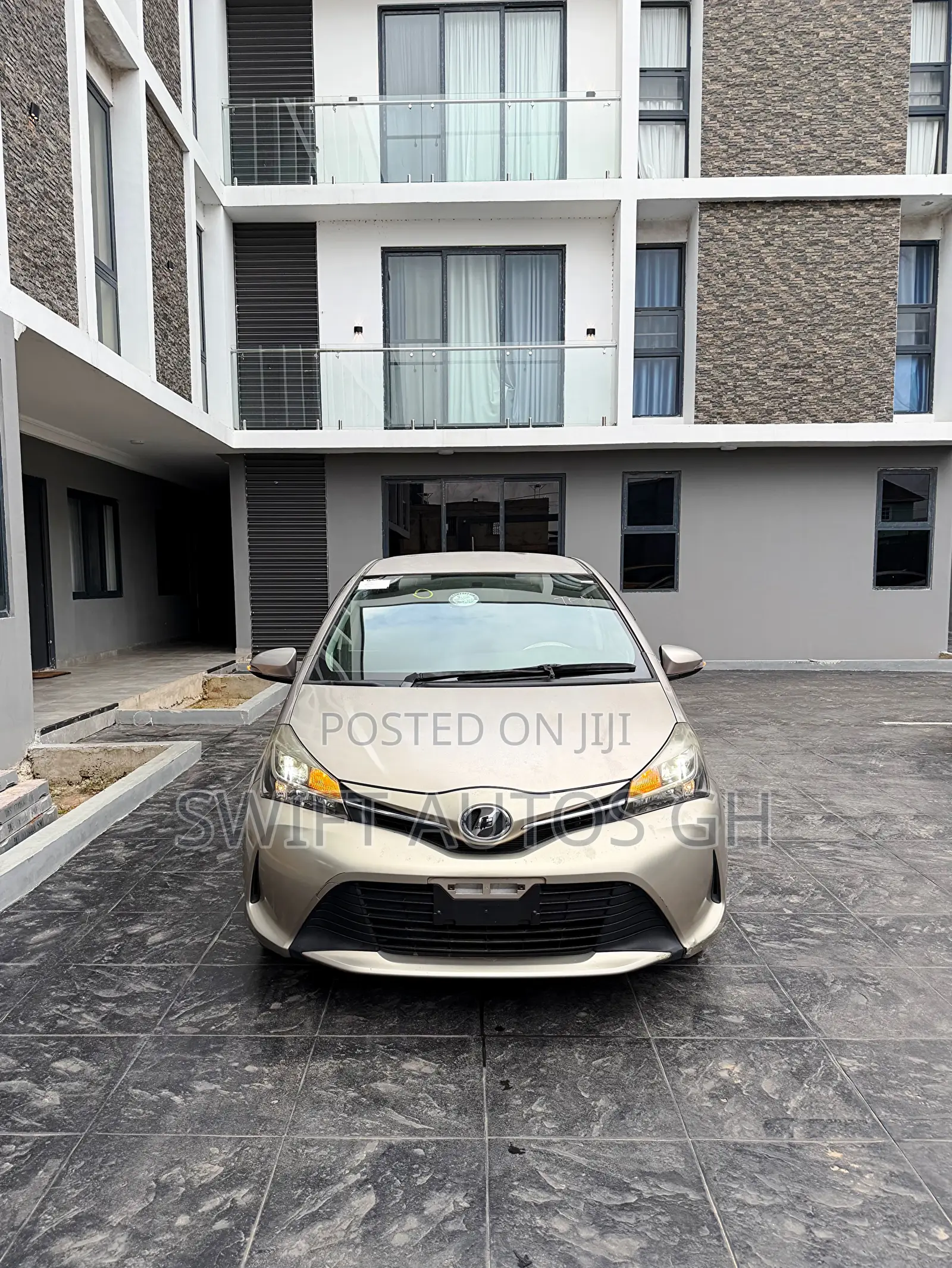 Toyota Vitz 1.3 FWD 5dr 2015 Gold