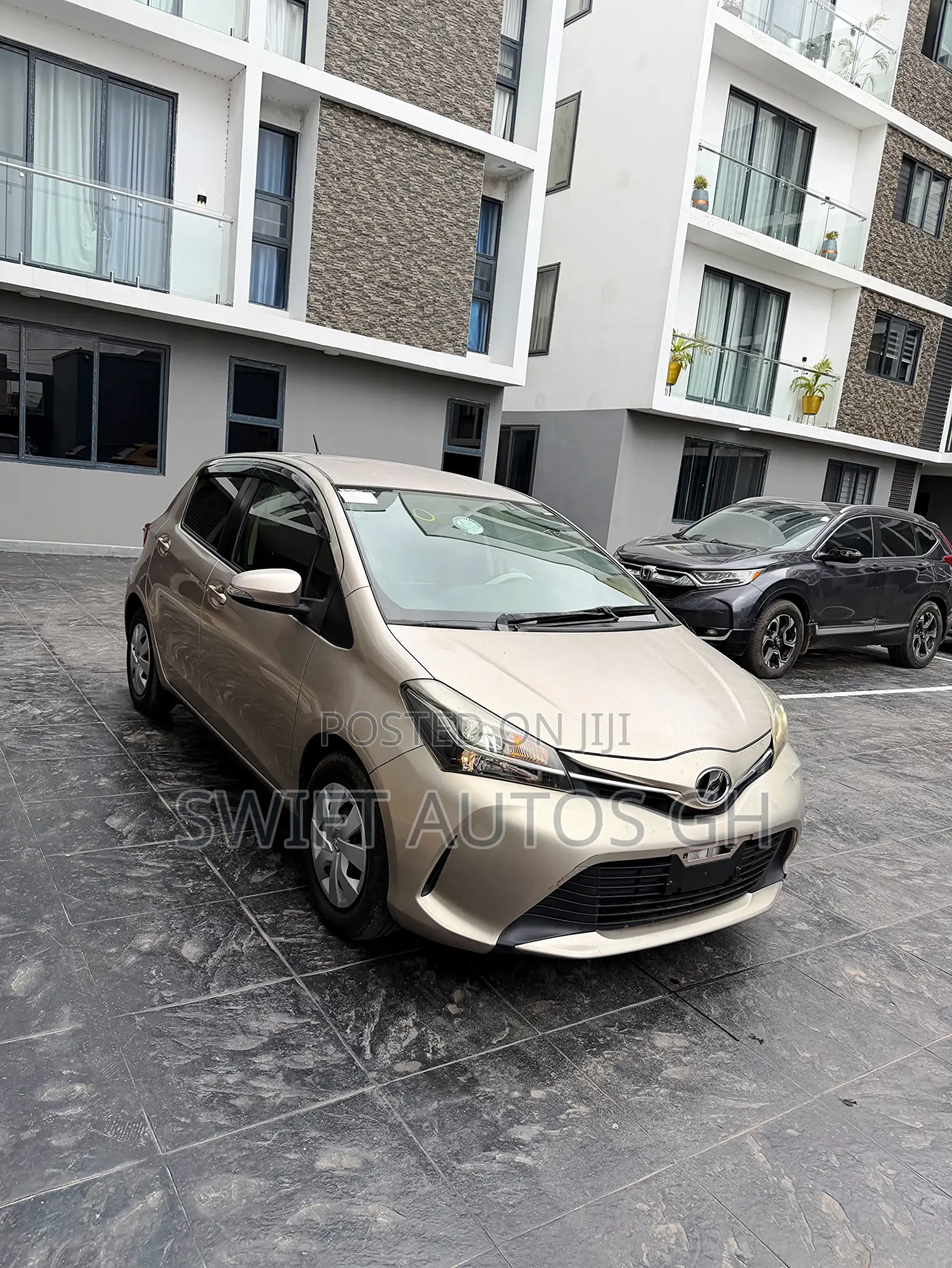 Toyota Vitz 1.3 FWD 5dr 2015 Gold