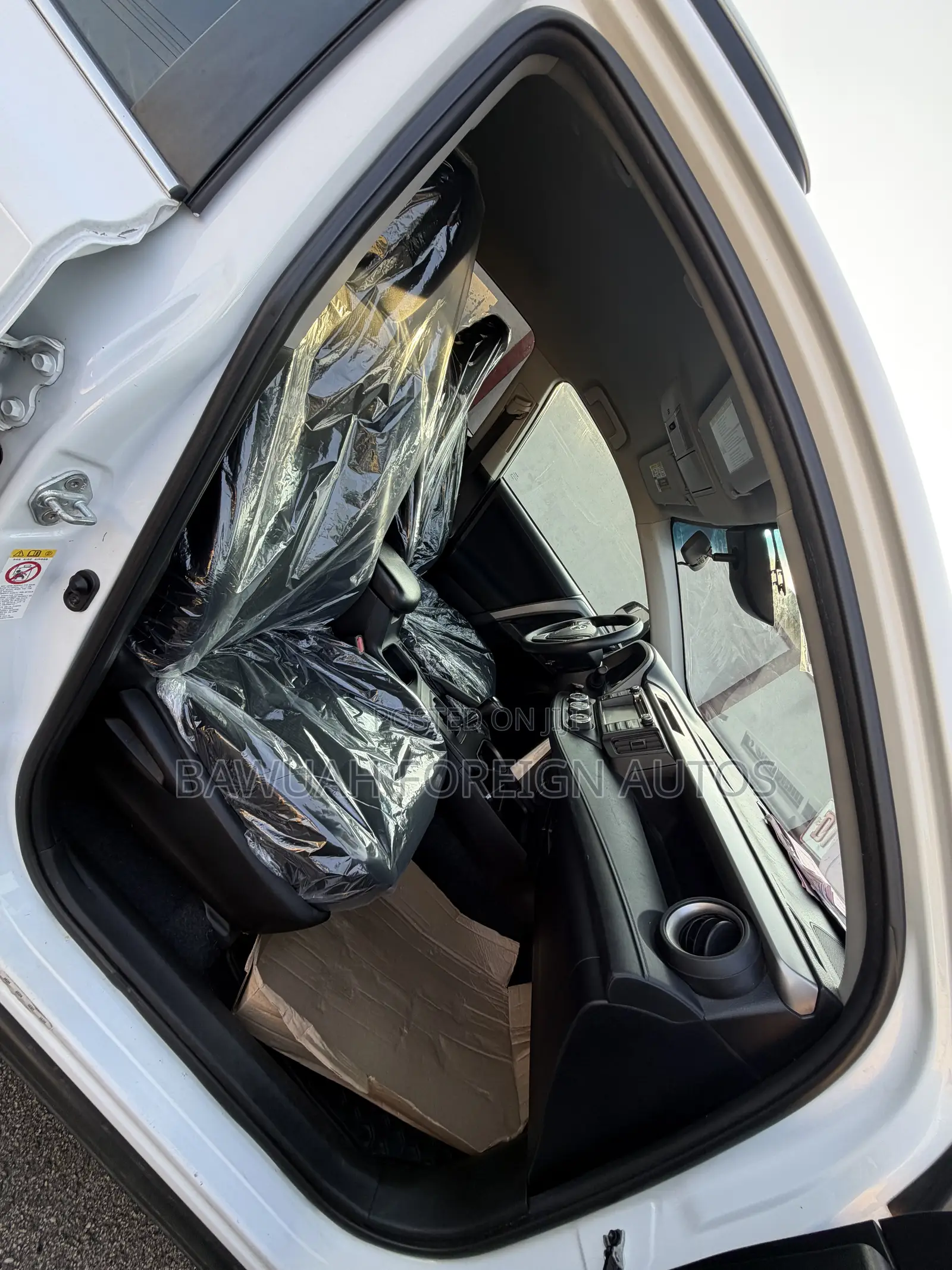 Toyota RAV4 LE 4dr SUV AWD (2.5L 4cyl 6A) 2018 White
