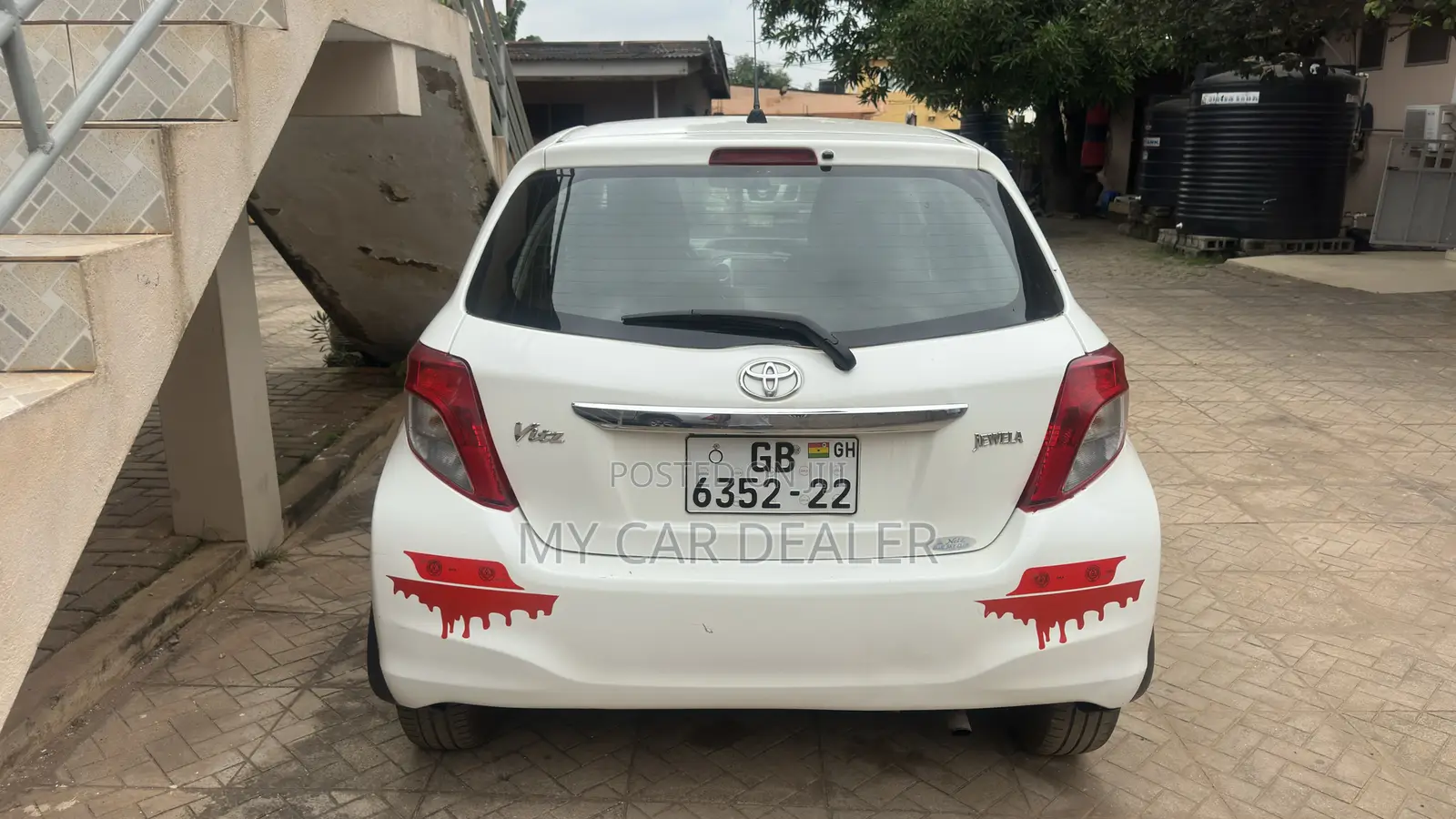 Toyota Vitz 1.5 FWD 5dr 2013 White
