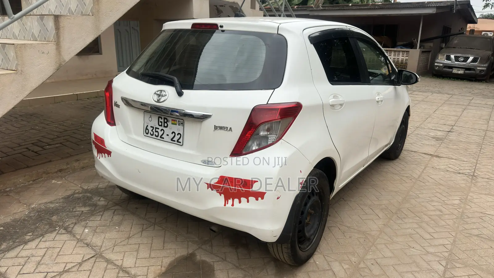 Toyota Vitz 1.5 FWD 5dr 2013 White