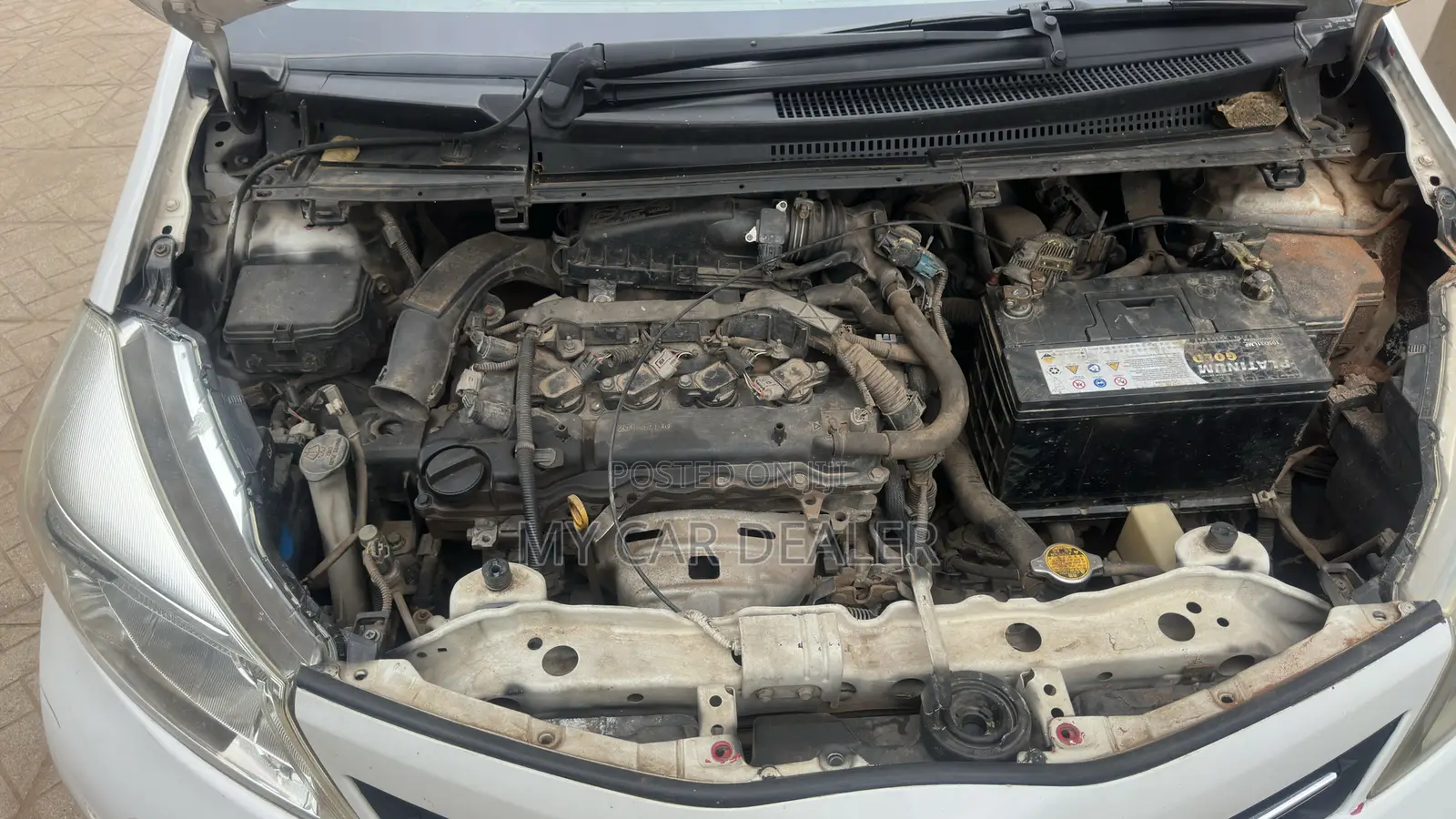 Toyota Vitz 1.5 FWD 5dr 2013 White