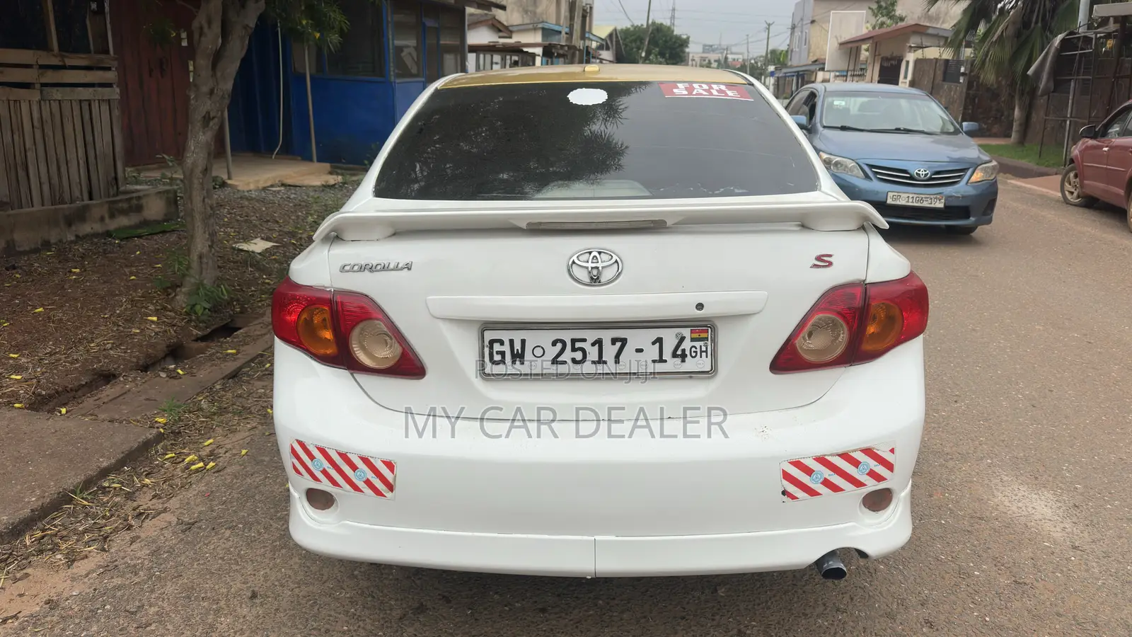 Toyota Corolla Base 4dr Sedan (1.8L 4cyl 5M) 2010 White