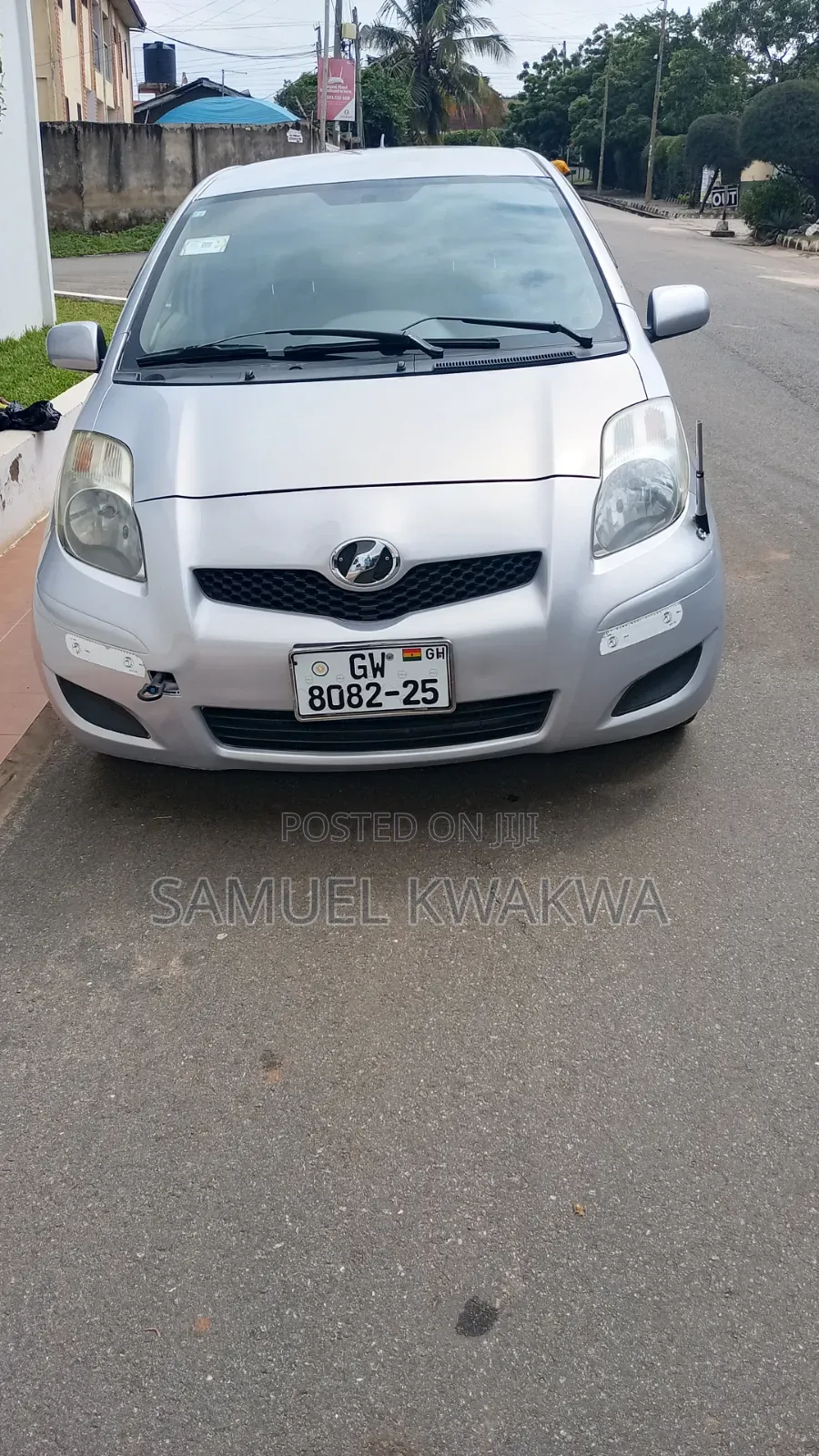 Toyota Vitz 2010 Silver