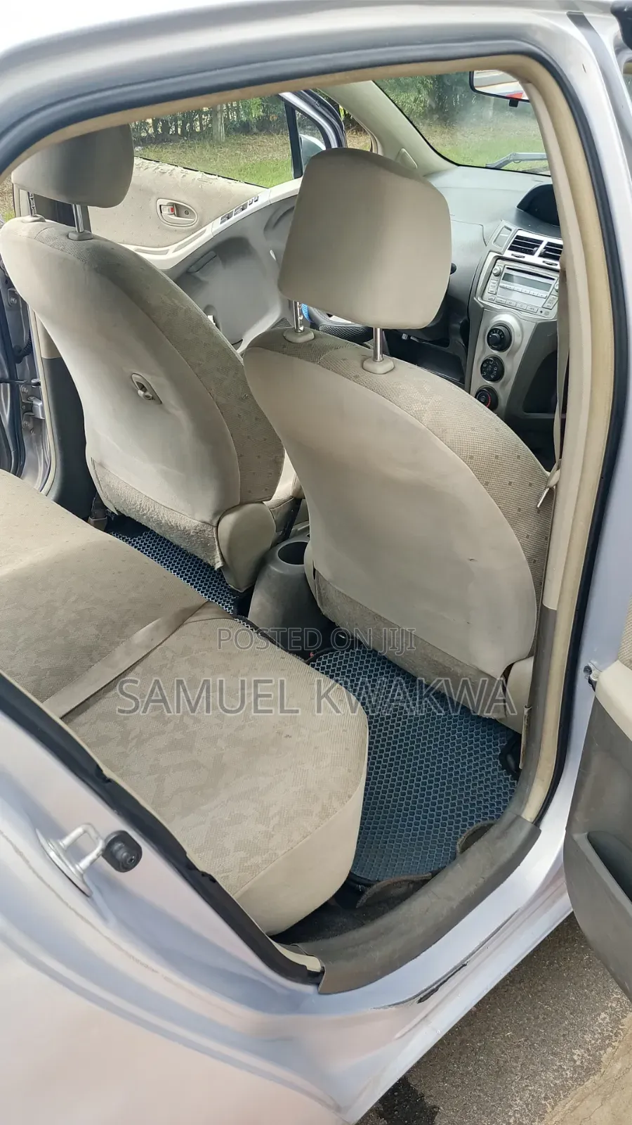 Toyota Vitz 2010 Silver