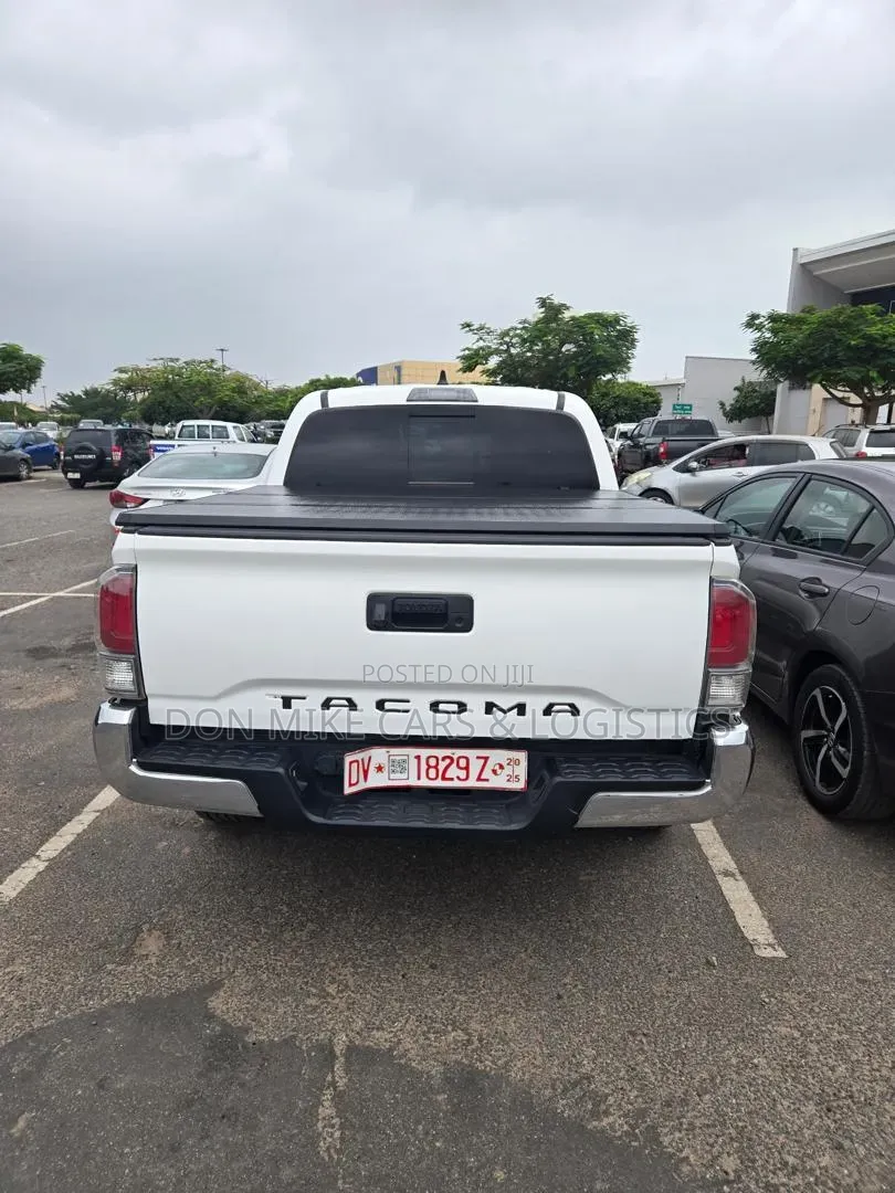 Toyota Tacoma 2023 White