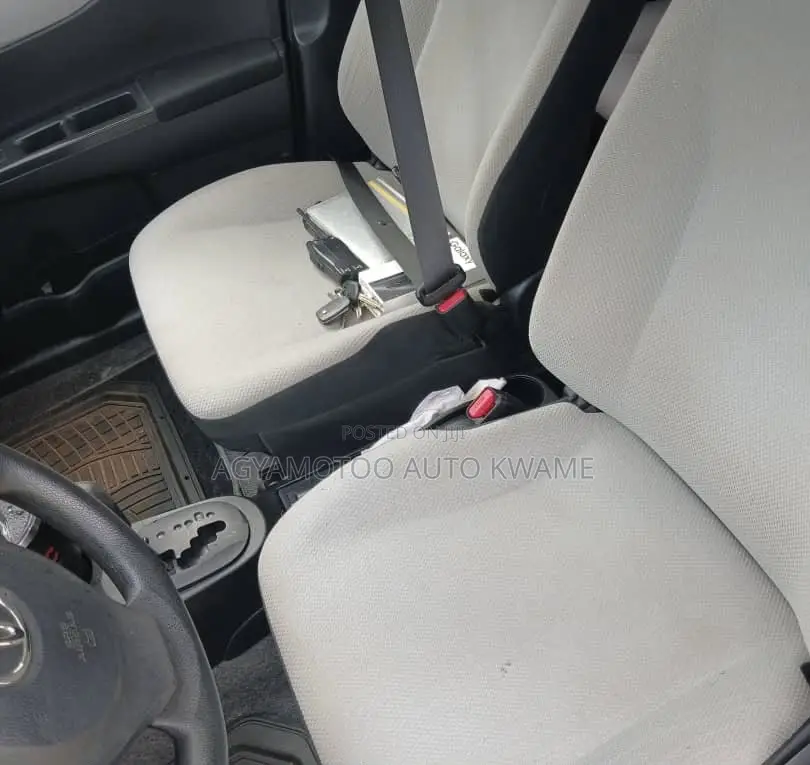 Toyota Vitz 1.3 AWD 3dr 2013 Silver