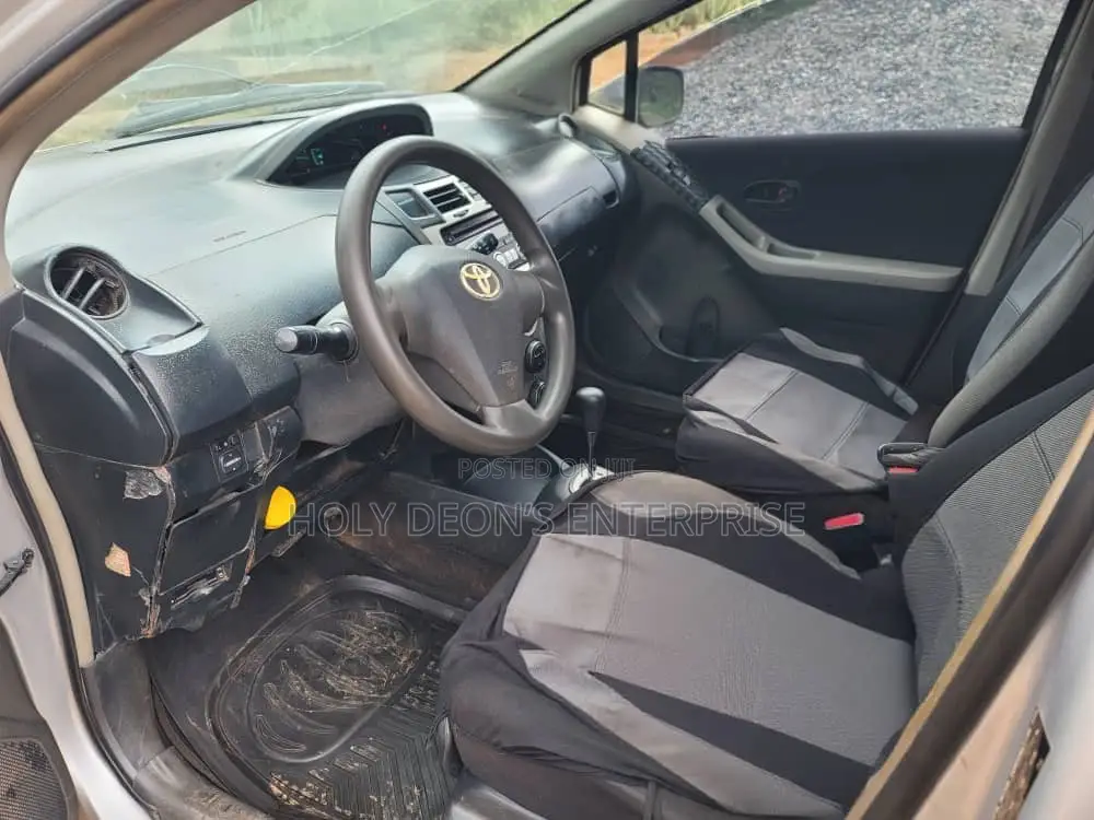 Toyota Vitz 1.3 AWD 5dr 2010 Silver