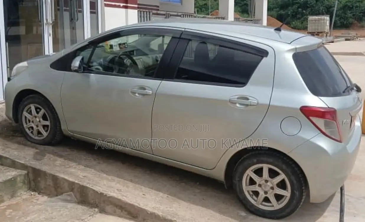 Toyota Vitz 1.3 AWD 3dr 2013 Silver