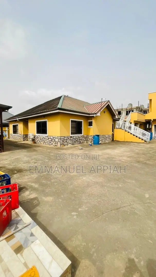 5bdrm House in Ablekuma Odumase for sale