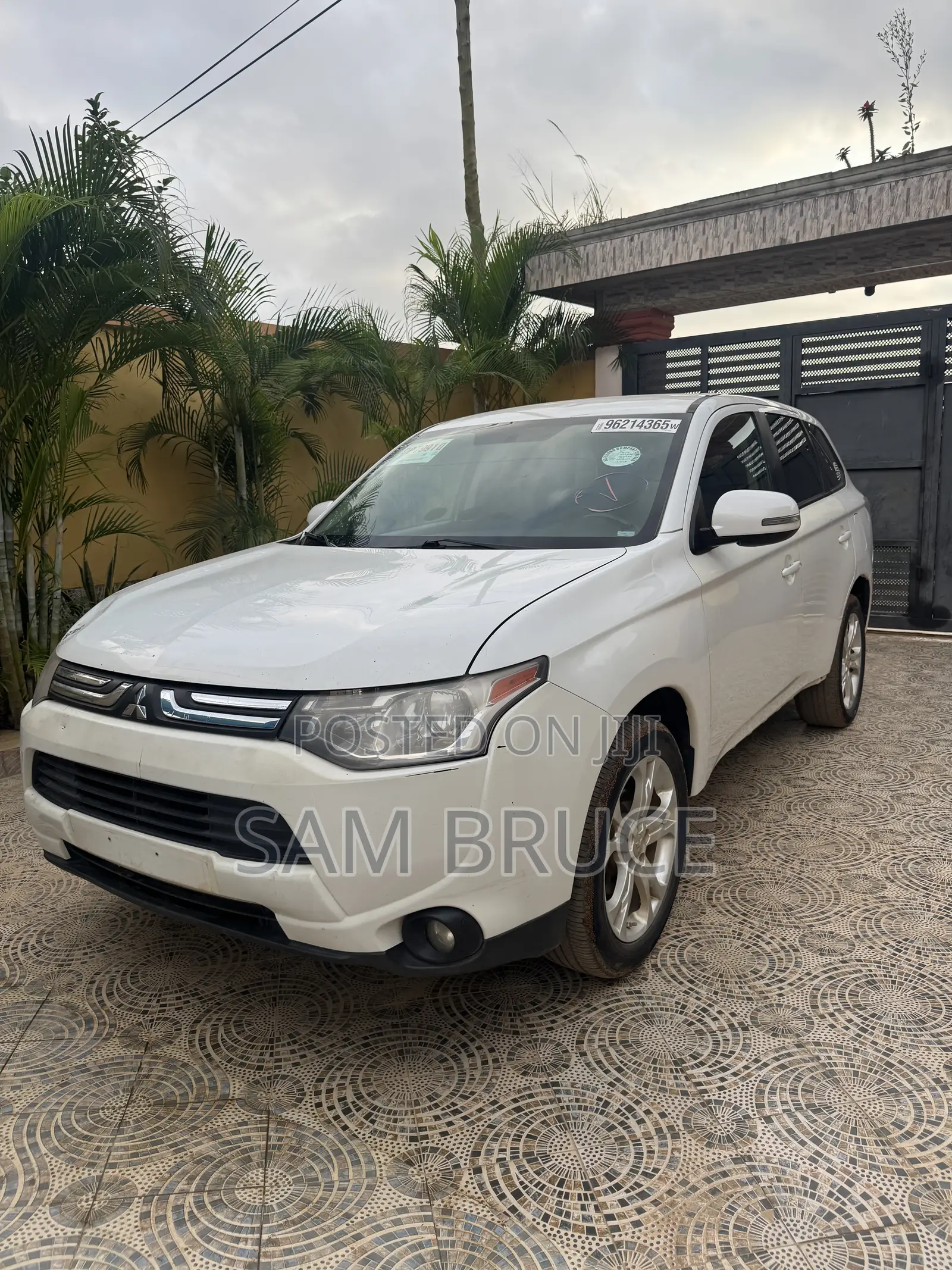 Mitsubishi Outlander SE 4dr SUV AWD (2.4L 4cyl CVT) 2014 White