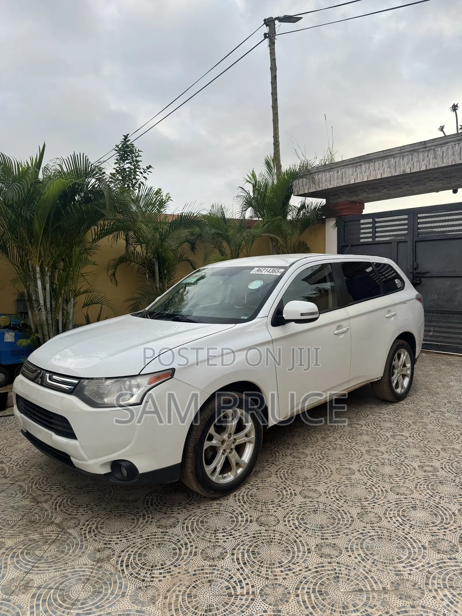 Mitsubishi Outlander SE 4dr SUV AWD (2.4L 4cyl CVT) 2014 White