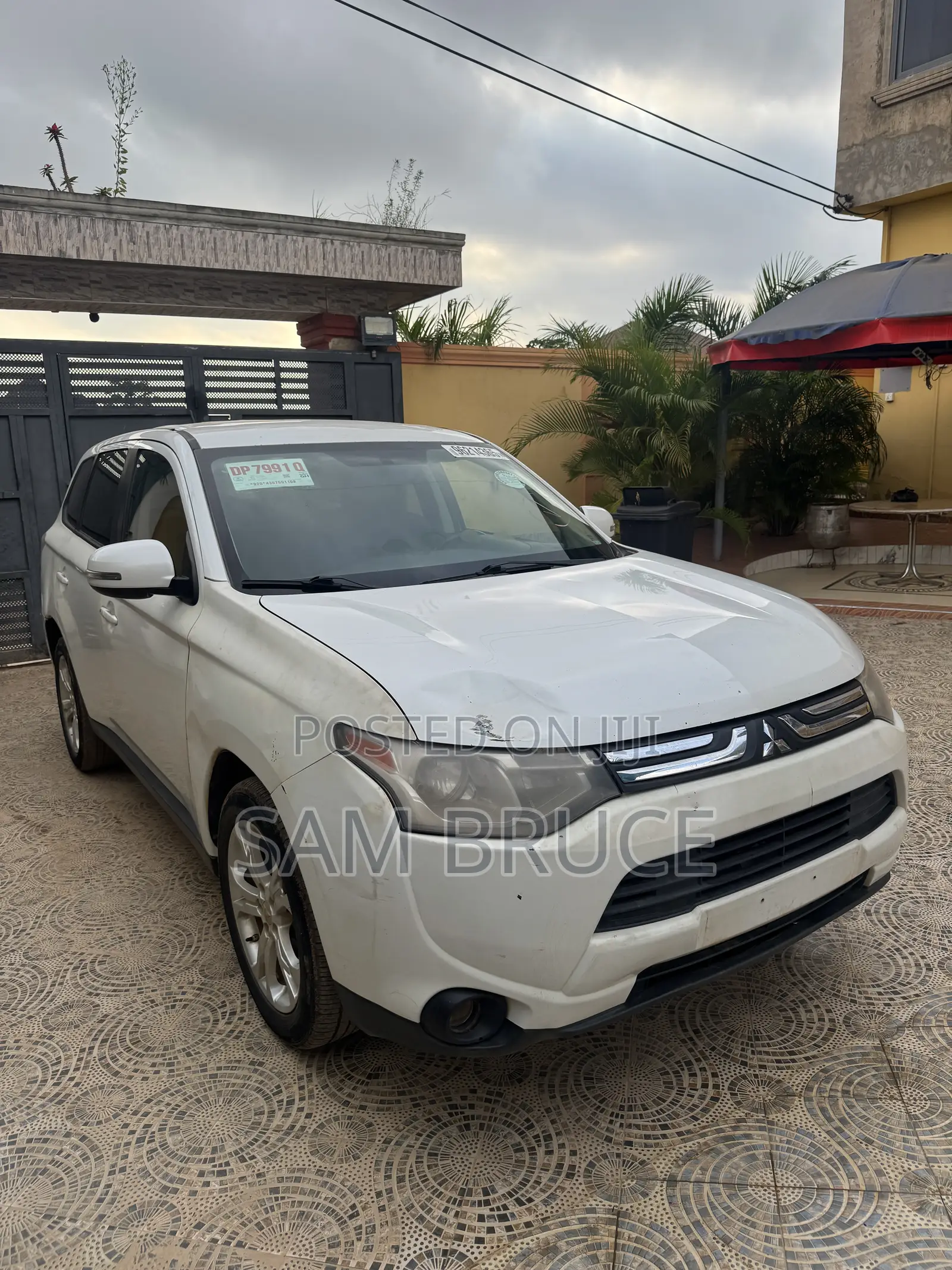 Mitsubishi Outlander SE 4dr SUV AWD (2.4L 4cyl CVT) 2014 White