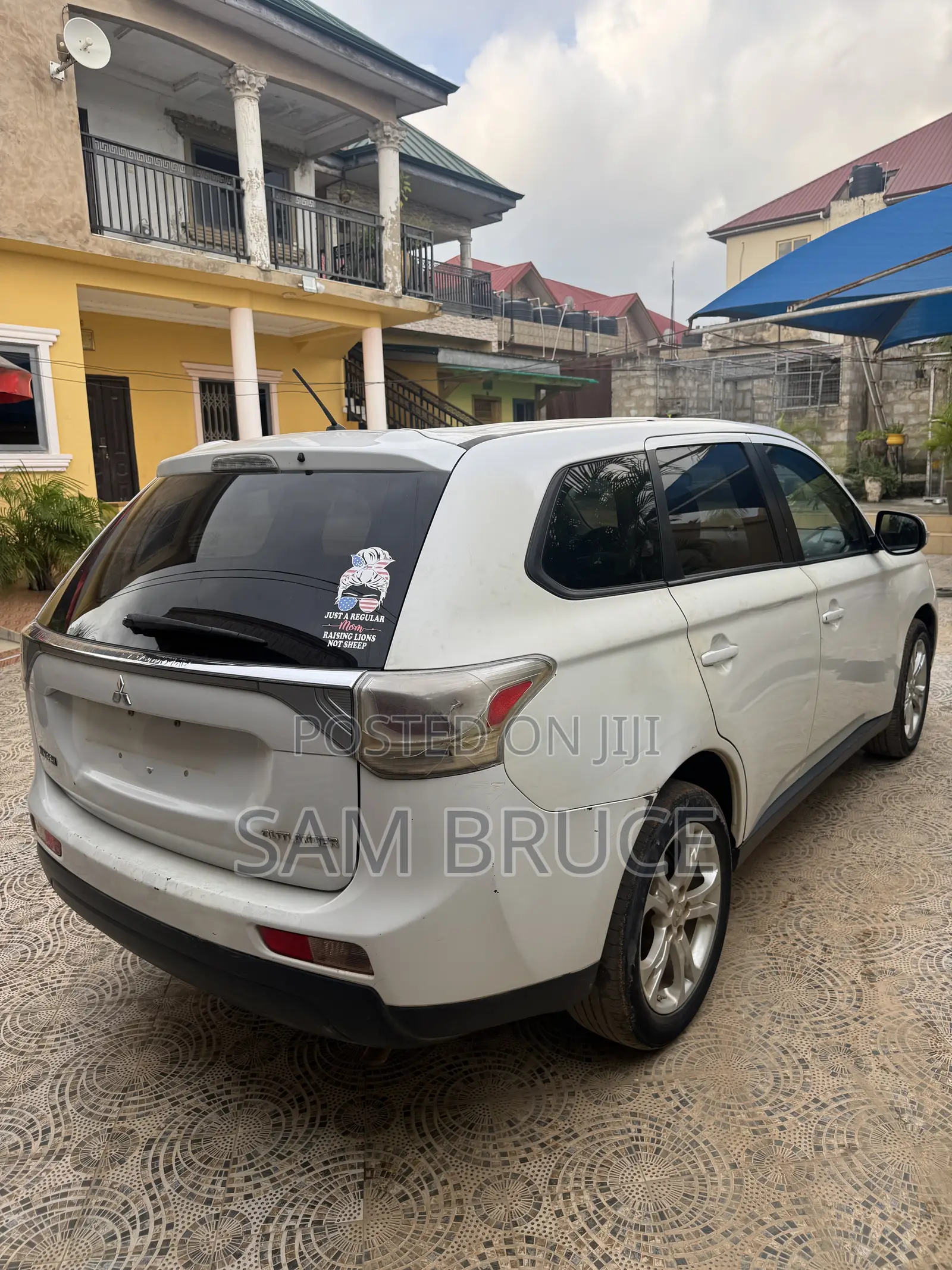 Mitsubishi Outlander SE 4dr SUV AWD (2.4L 4cyl CVT) 2014 White