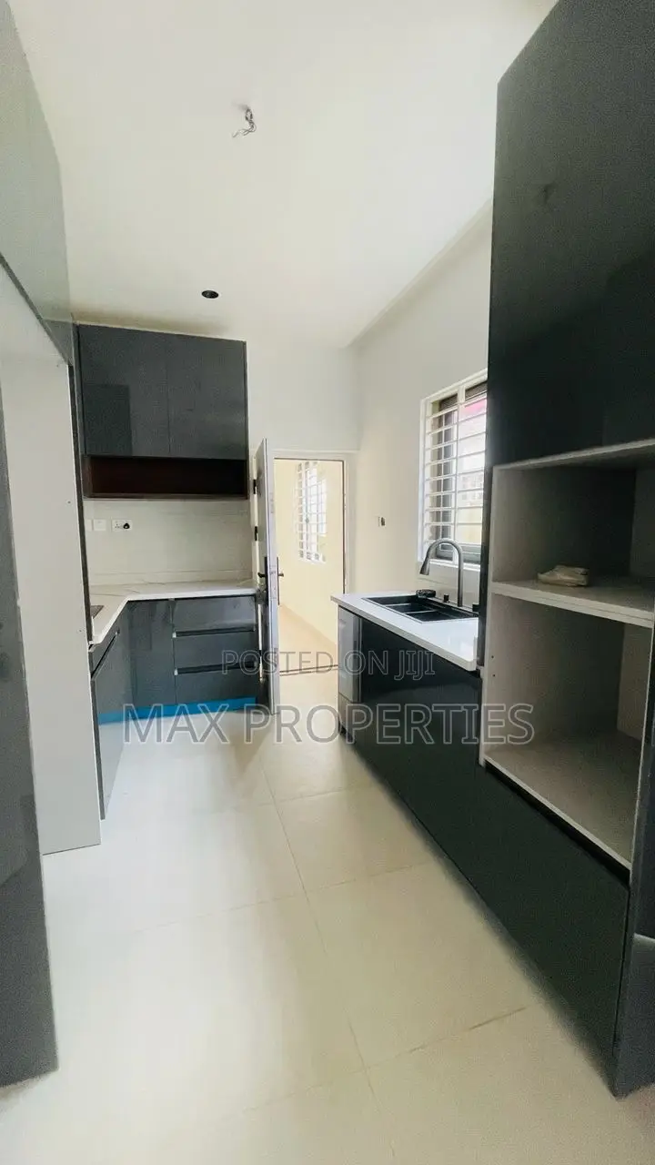3bdrm House in Pokuase for sale