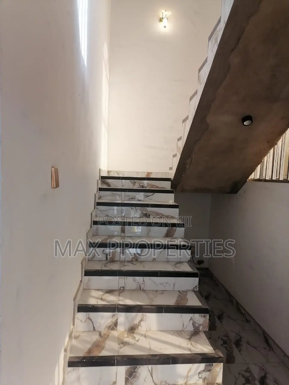 6bdrm House in Amasaman for sale