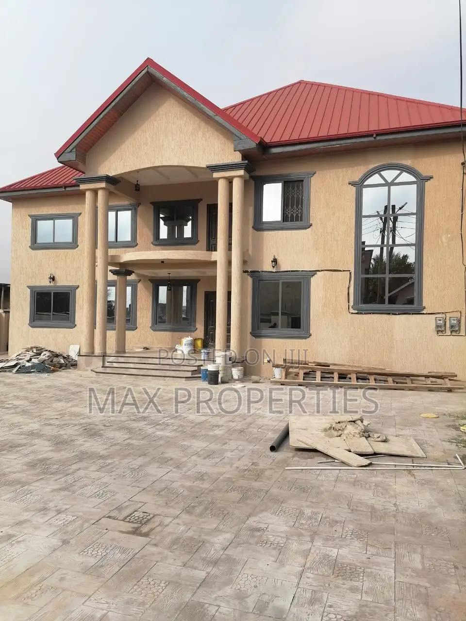 6bdrm House in Amasaman for sale