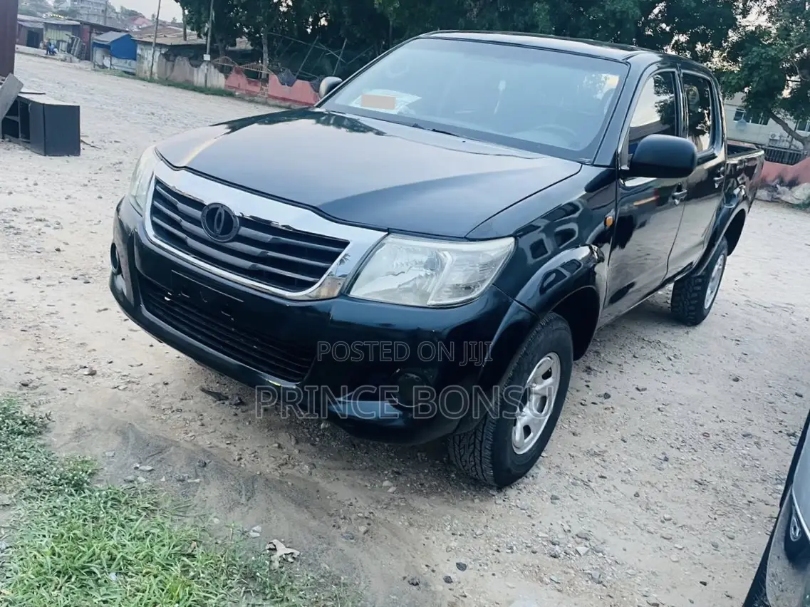 Toyota Hilux 2013 Black