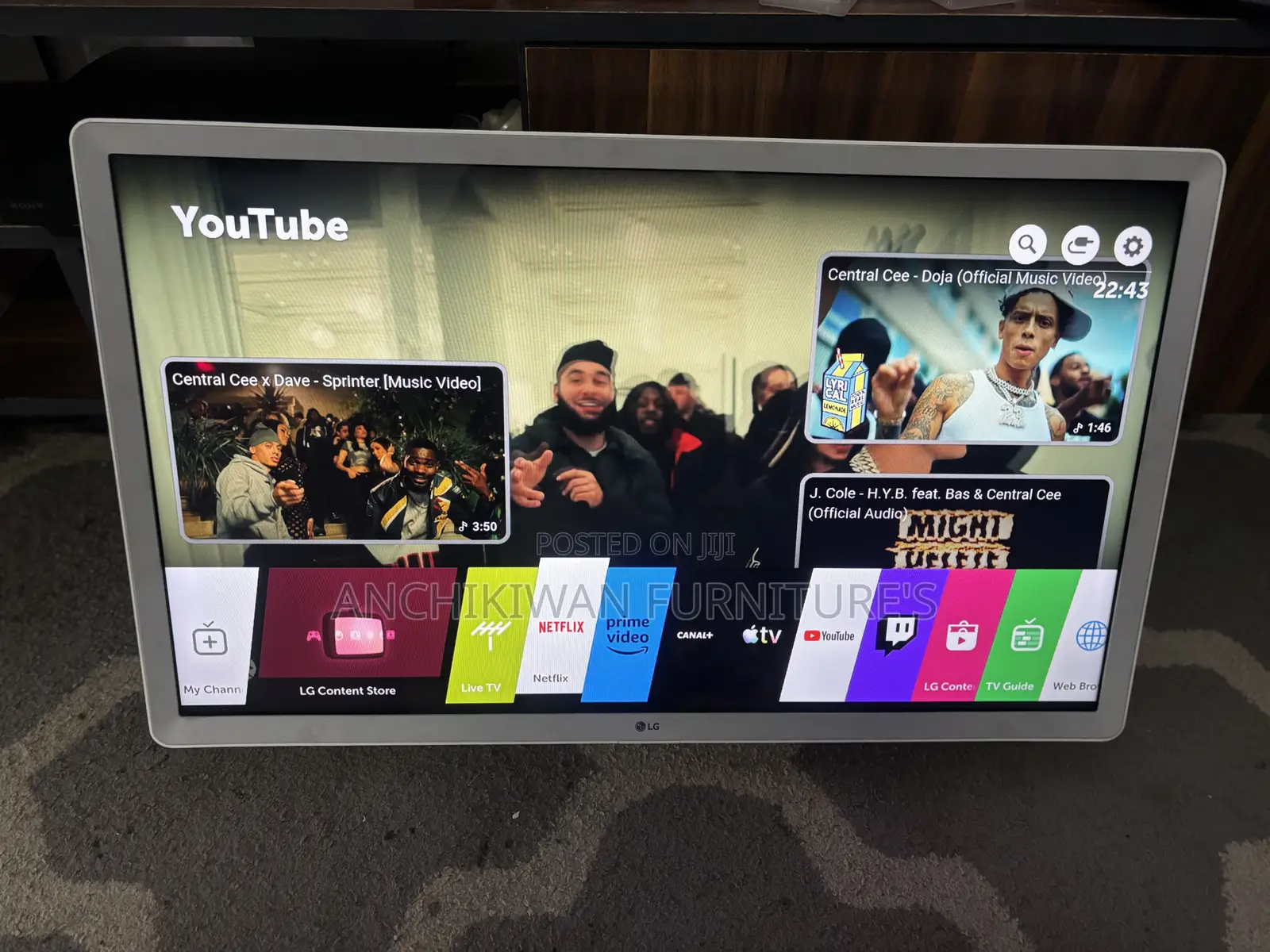 Lg Webos 32 Inches Tv With All the Latest Features(Cash on Delivery