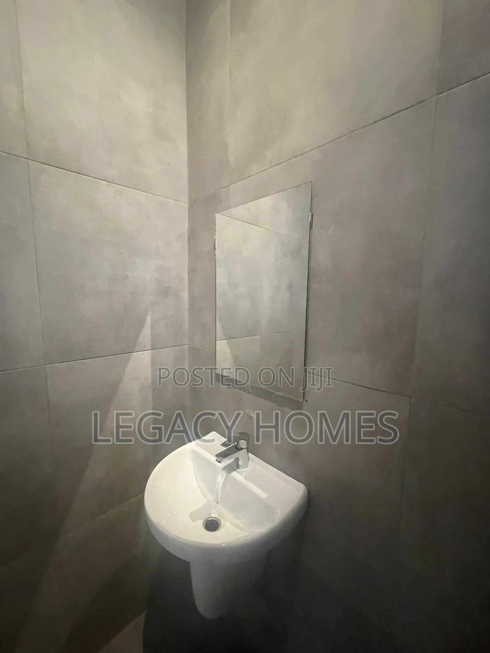 3bdrm Townhouse / Terrace in Haatso, ECOMOG for rent