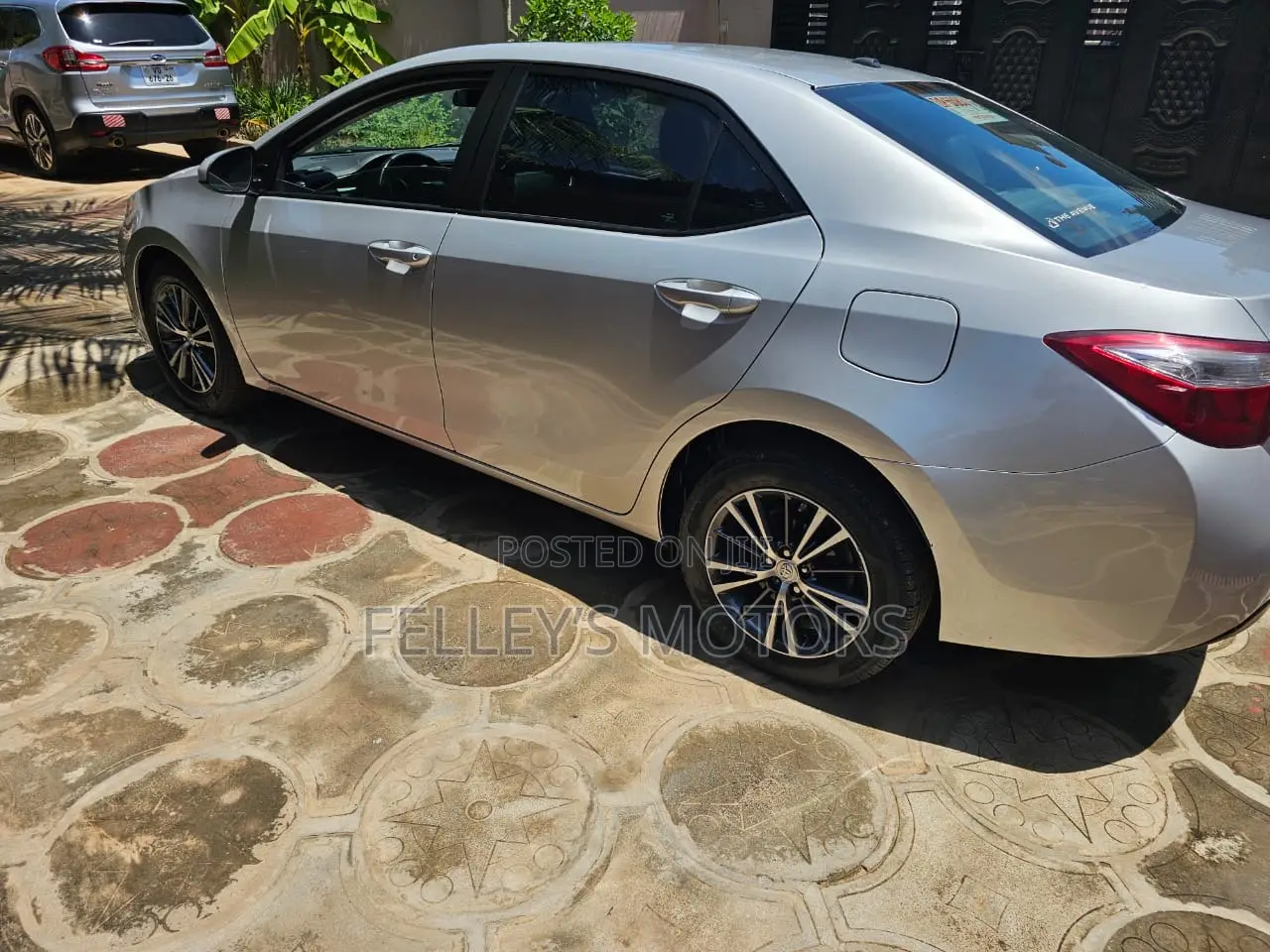Toyota Corolla XLE 4dr Sedan (1.8L 4cyl CVT) 2017 Silver