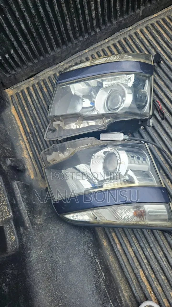 2013 Toyota Voxy Headlights
